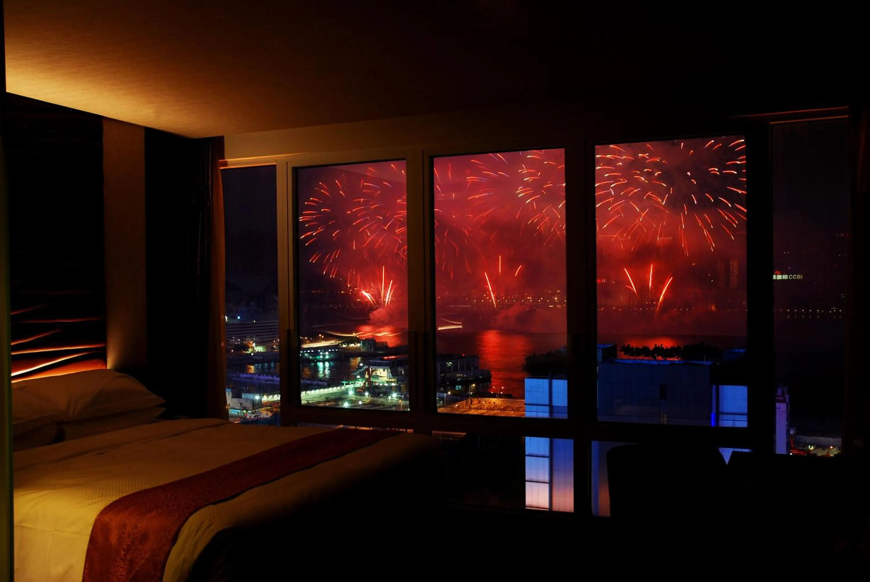 View (from property/room), Bed in Gloucester Hotel