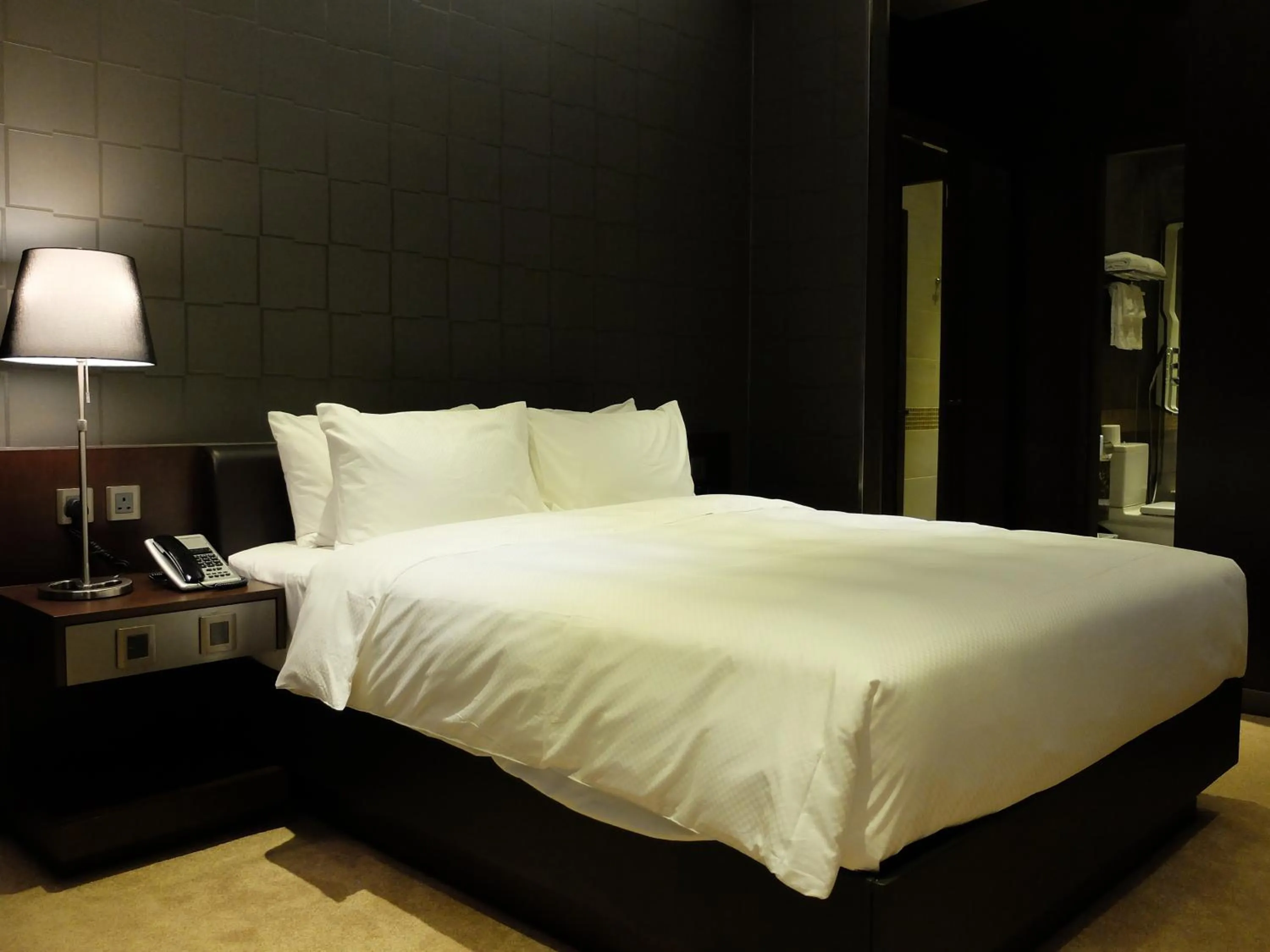 Bed in Gloucester Hotel