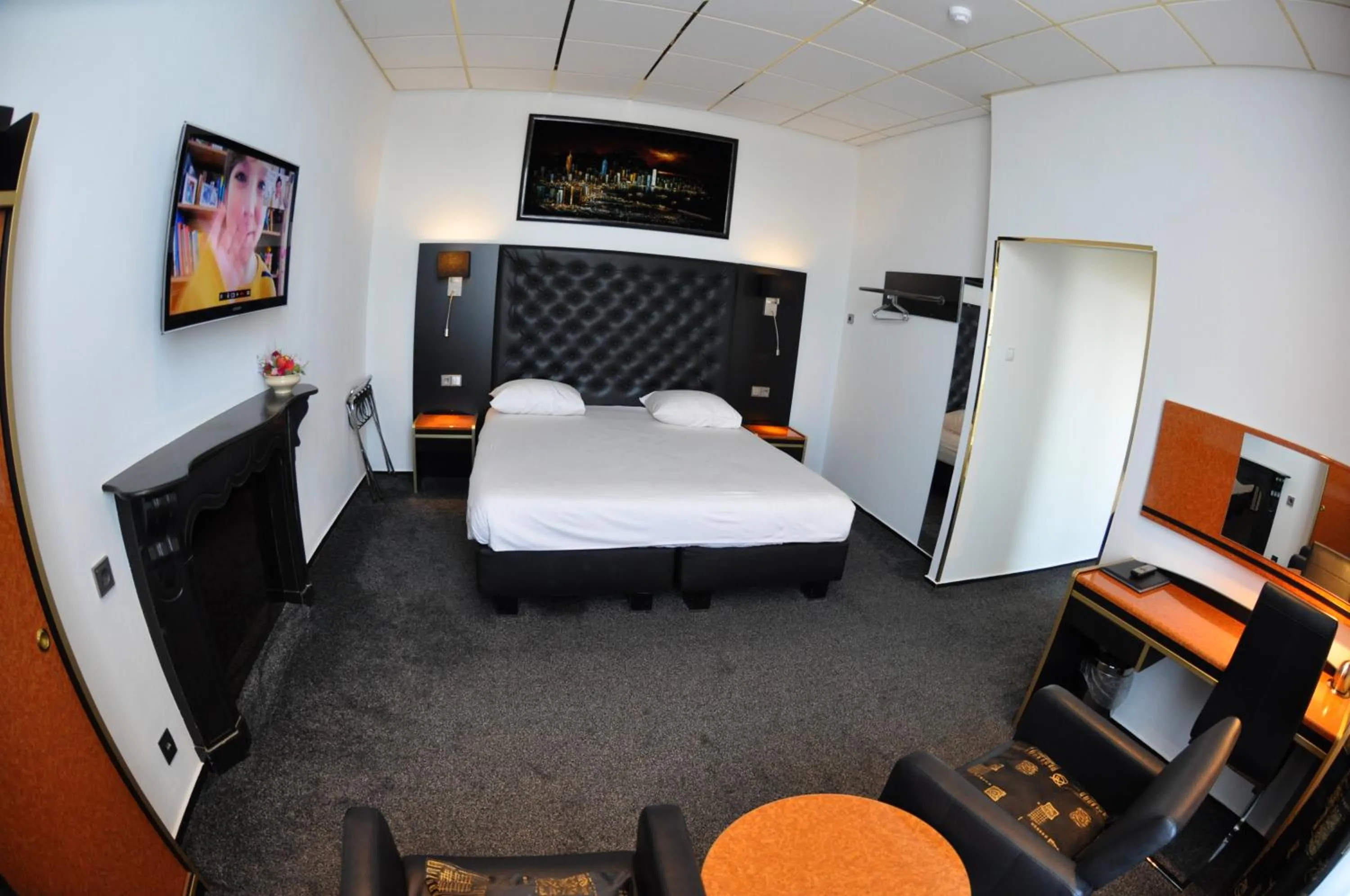 Bed in Hotel Le Beau Rivage