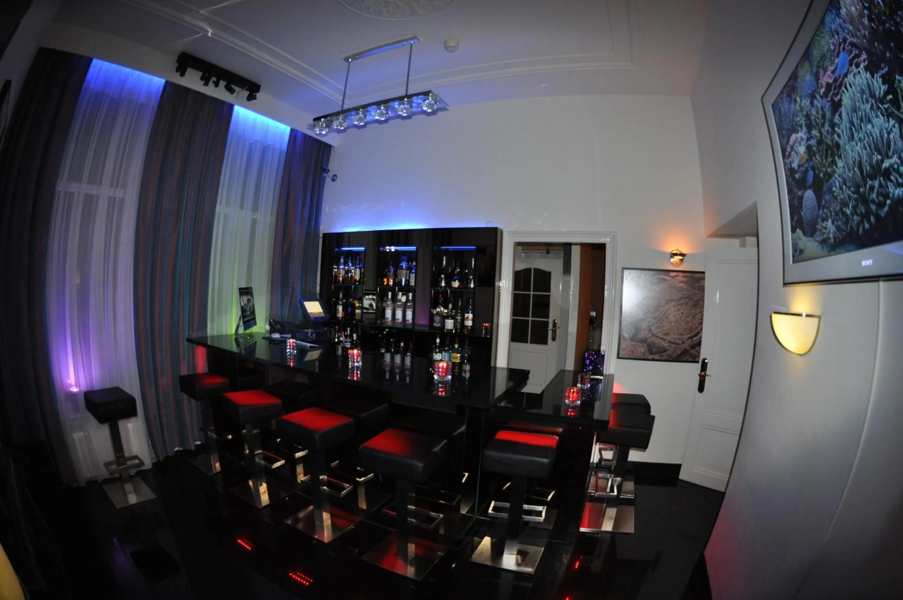 Lounge or bar in Hotel Le Beau Rivage