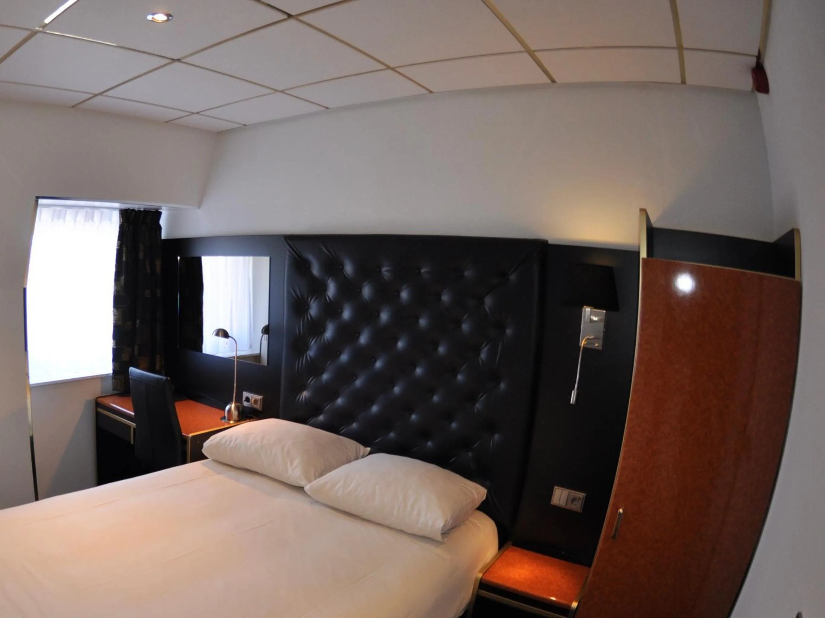 Bed in Hotel Le Beau Rivage