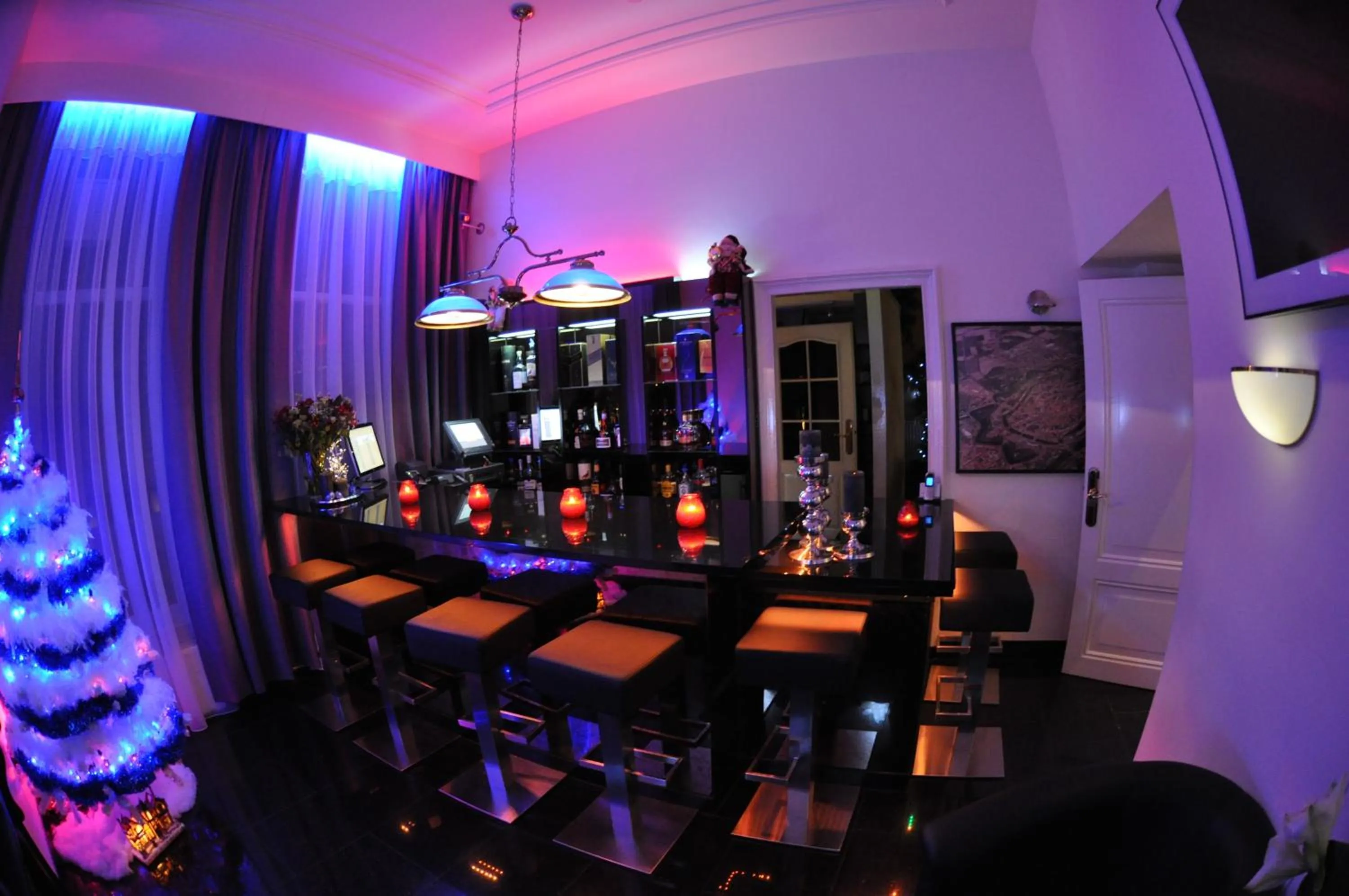 Lounge or bar in Hotel Le Beau Rivage