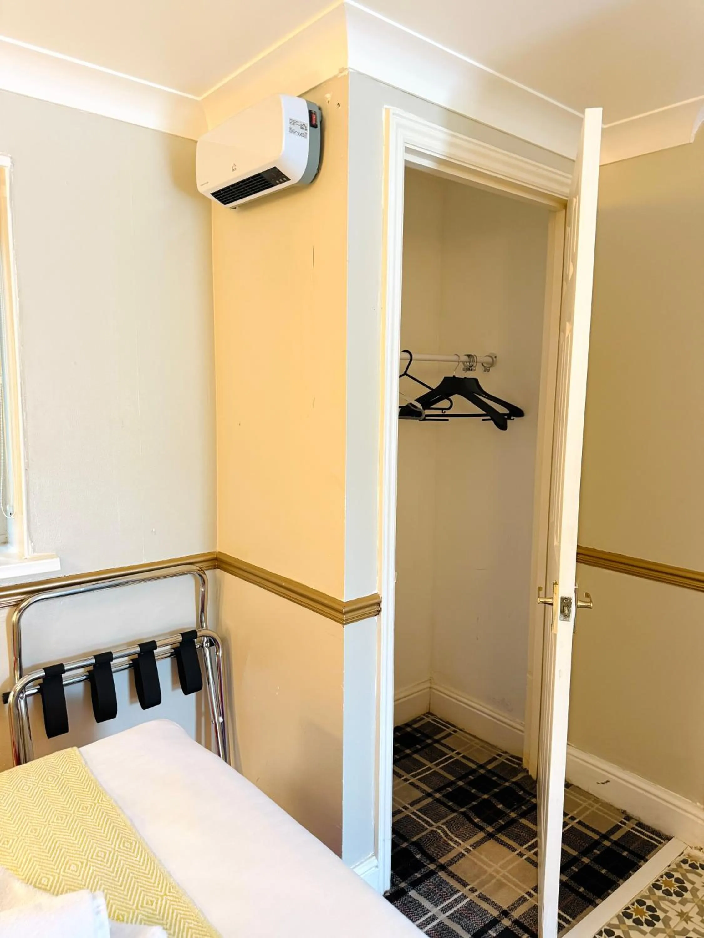 Bed in 4 Sisters Inn