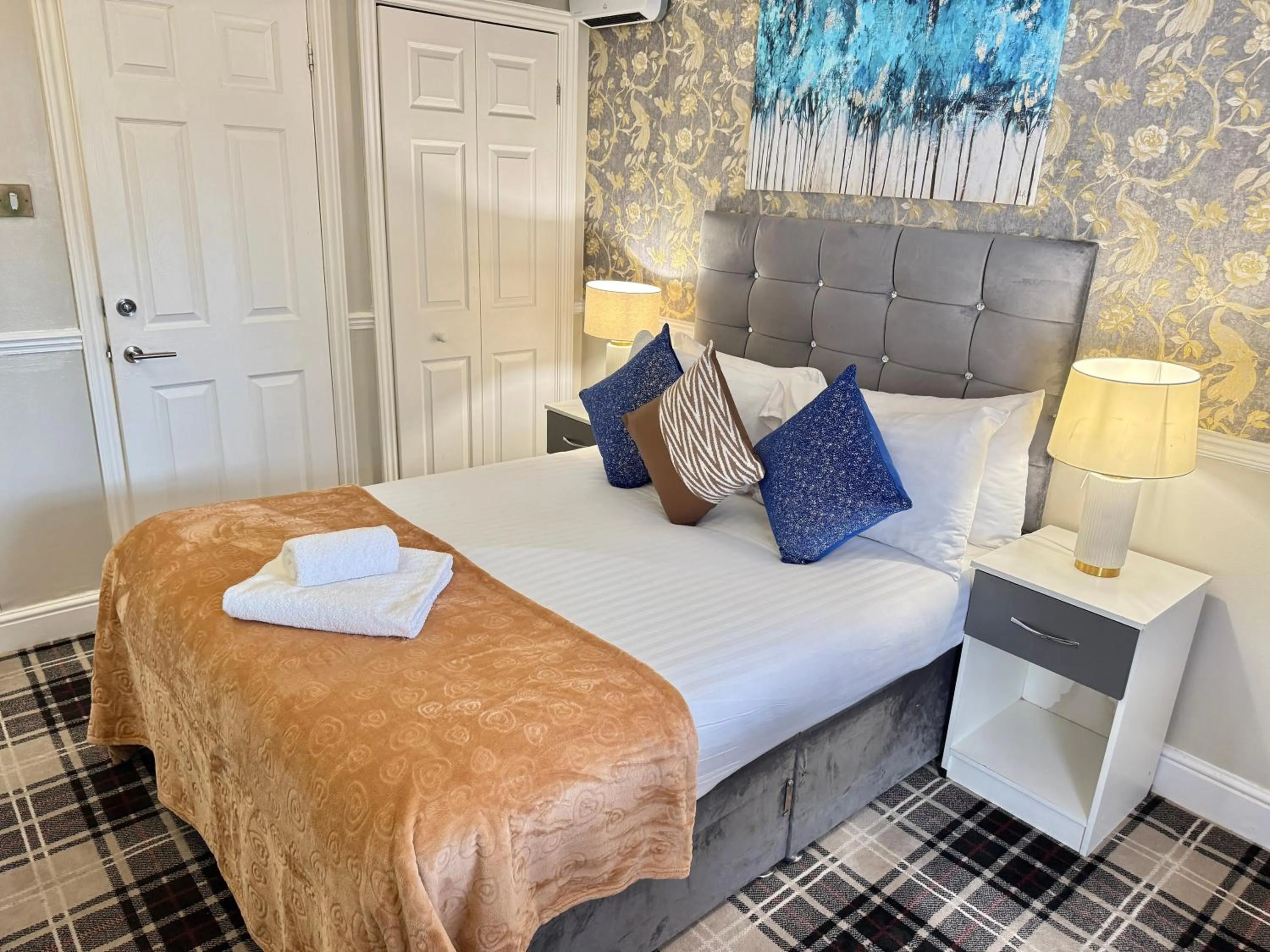 Bed in 4 Sisters Inn