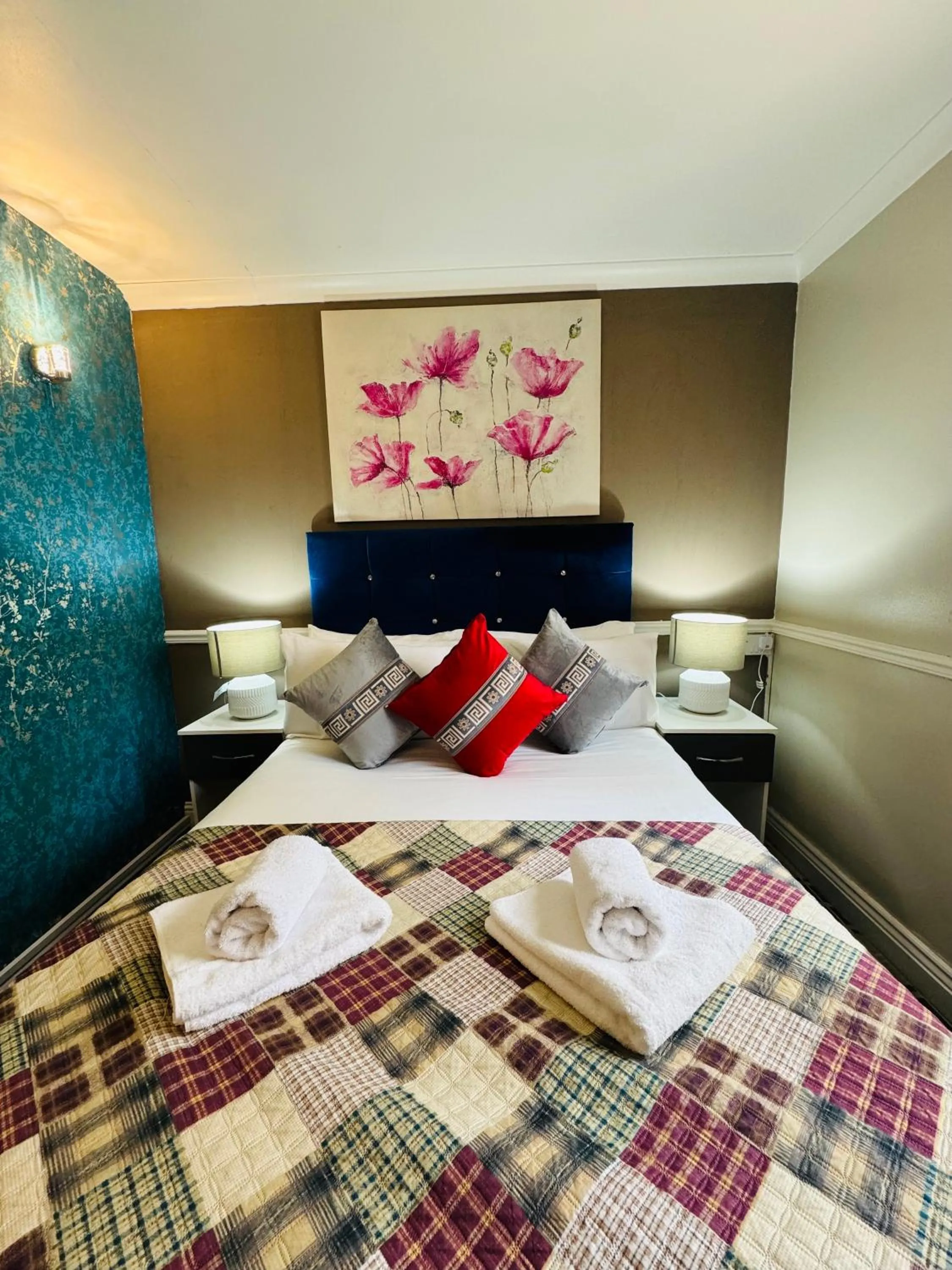 Bed in 4 Sisters Inn