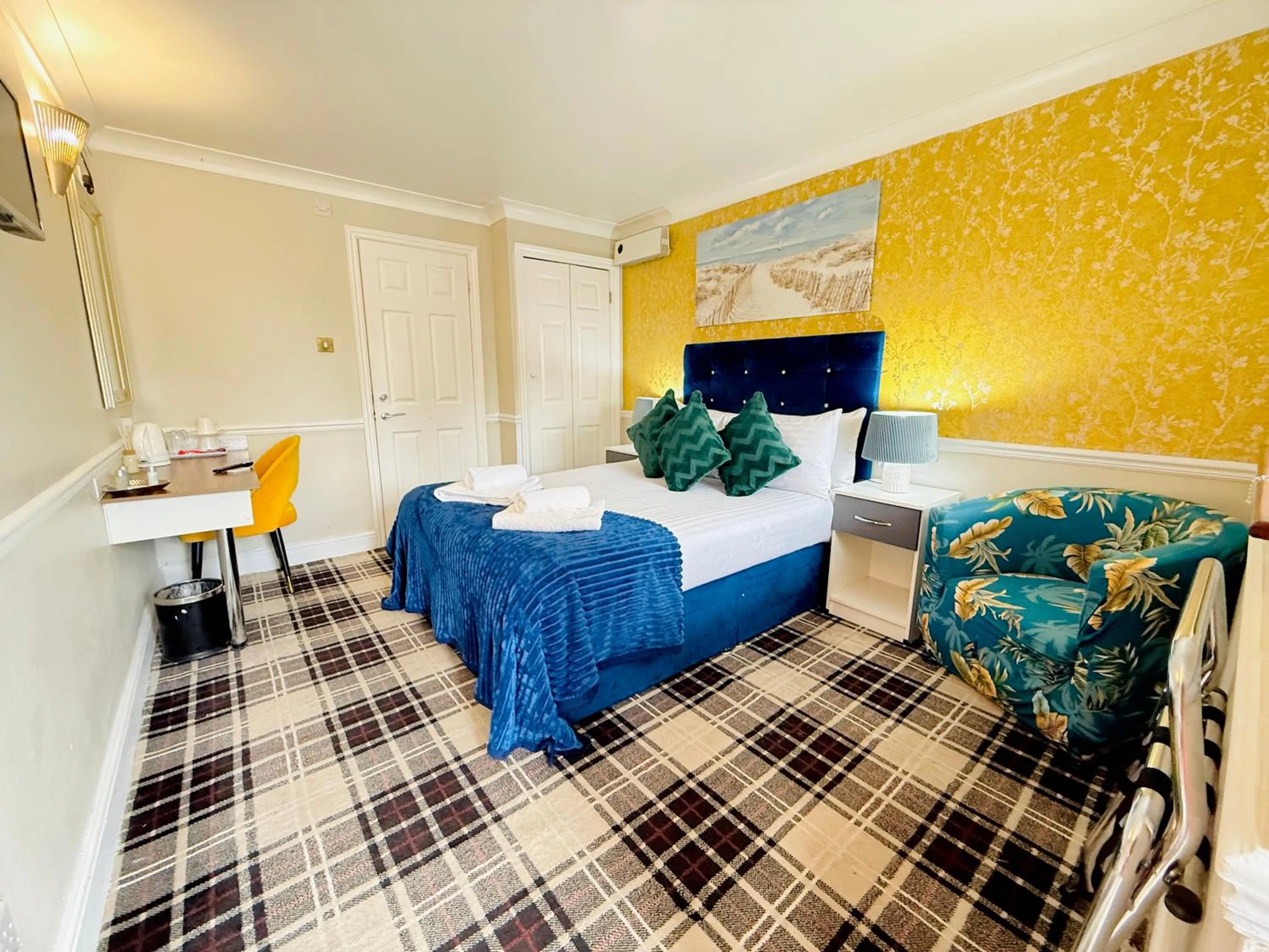 Bed in 4 Sisters Inn