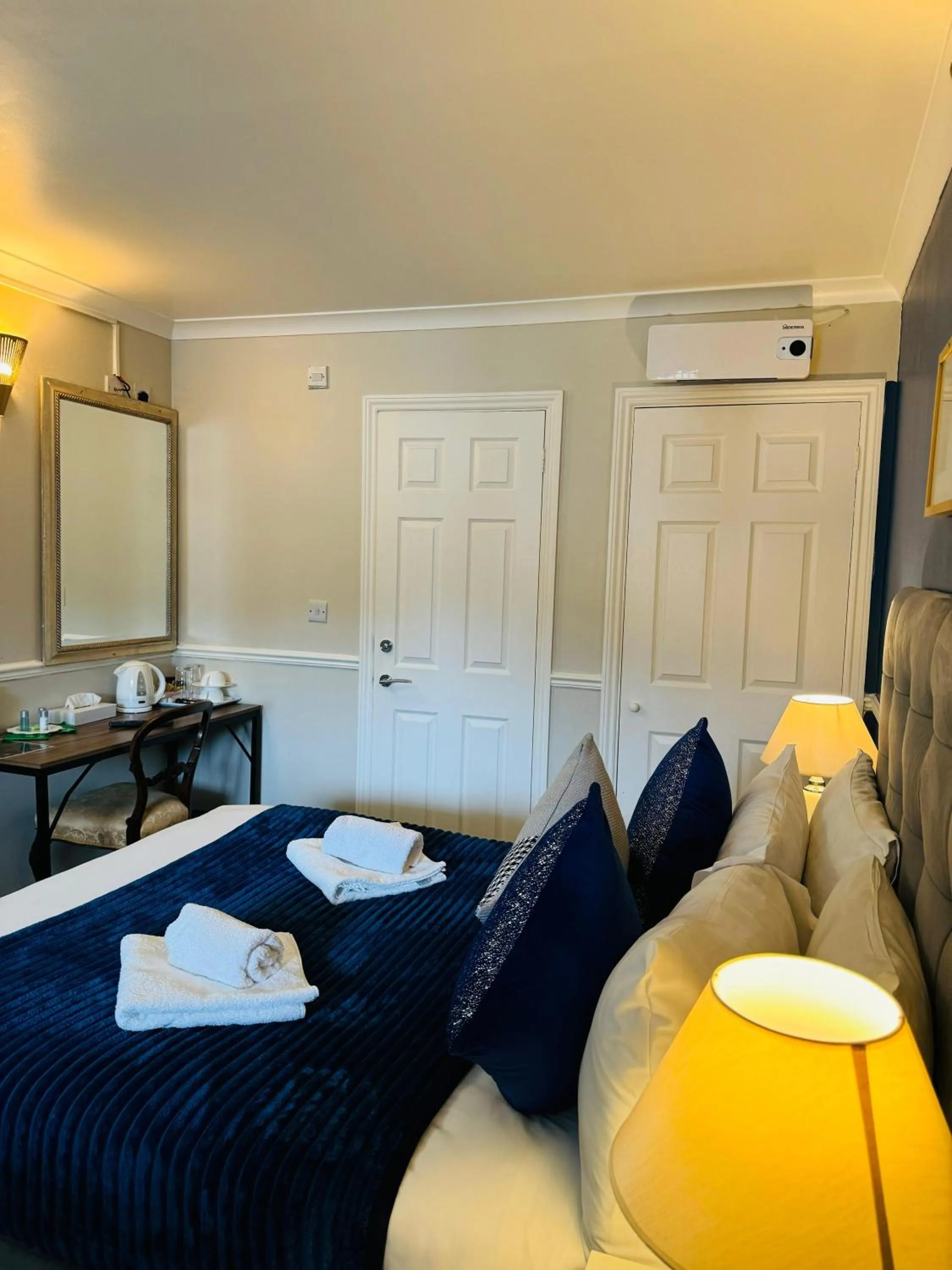 Bed in 4 Sisters Inn