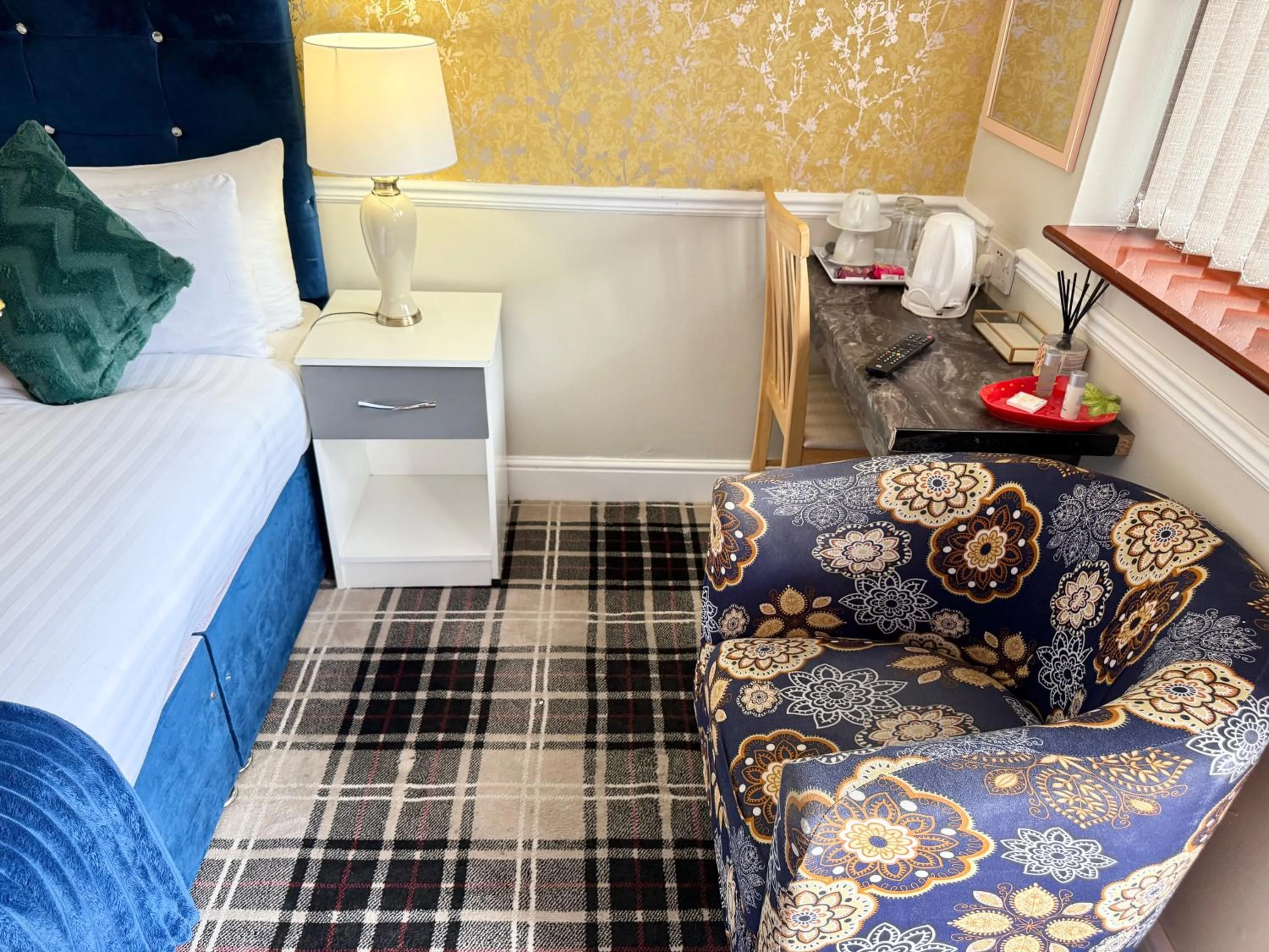 Bed in 4 Sisters Inn