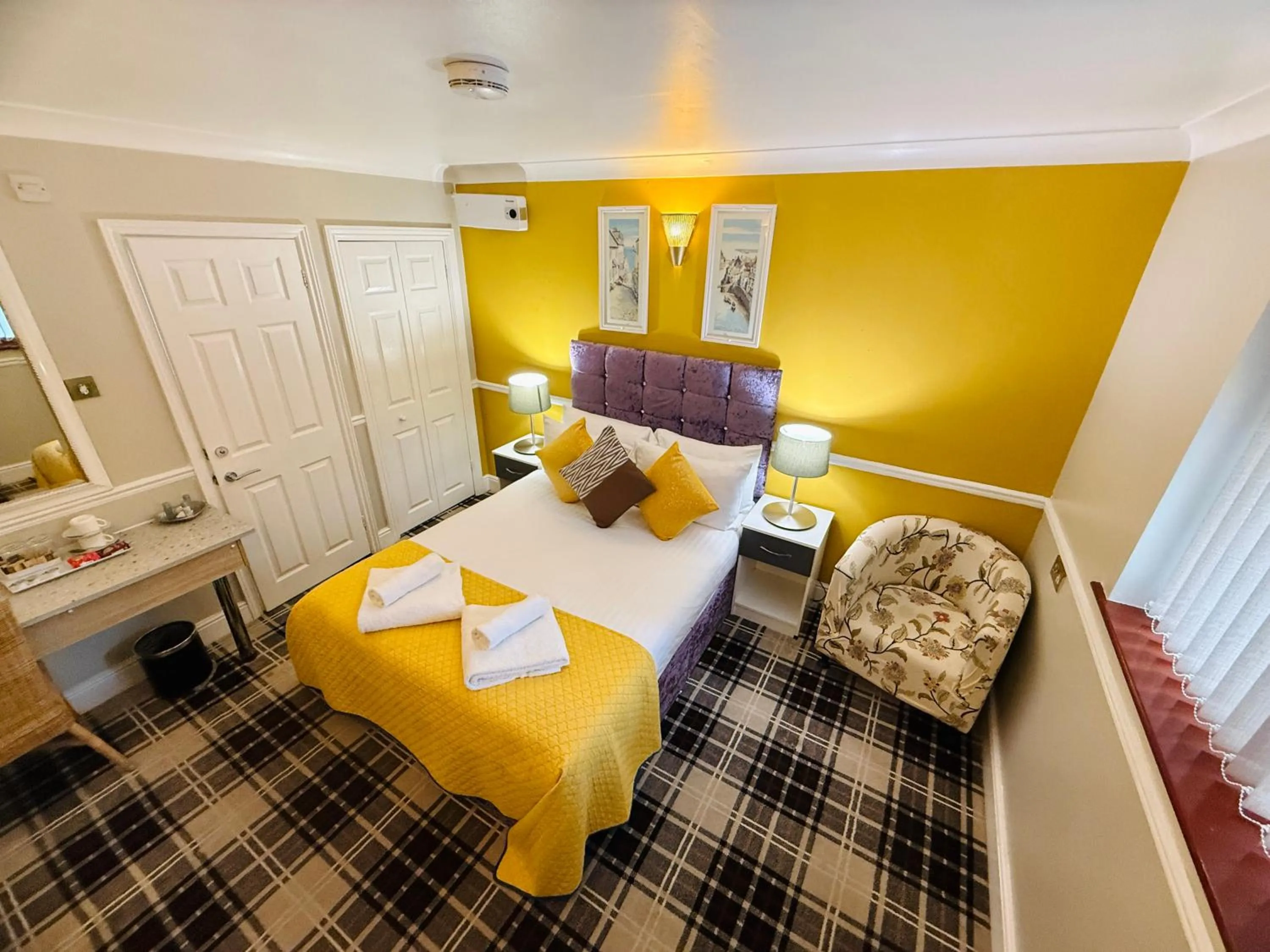 Bed in 4 Sisters Inn