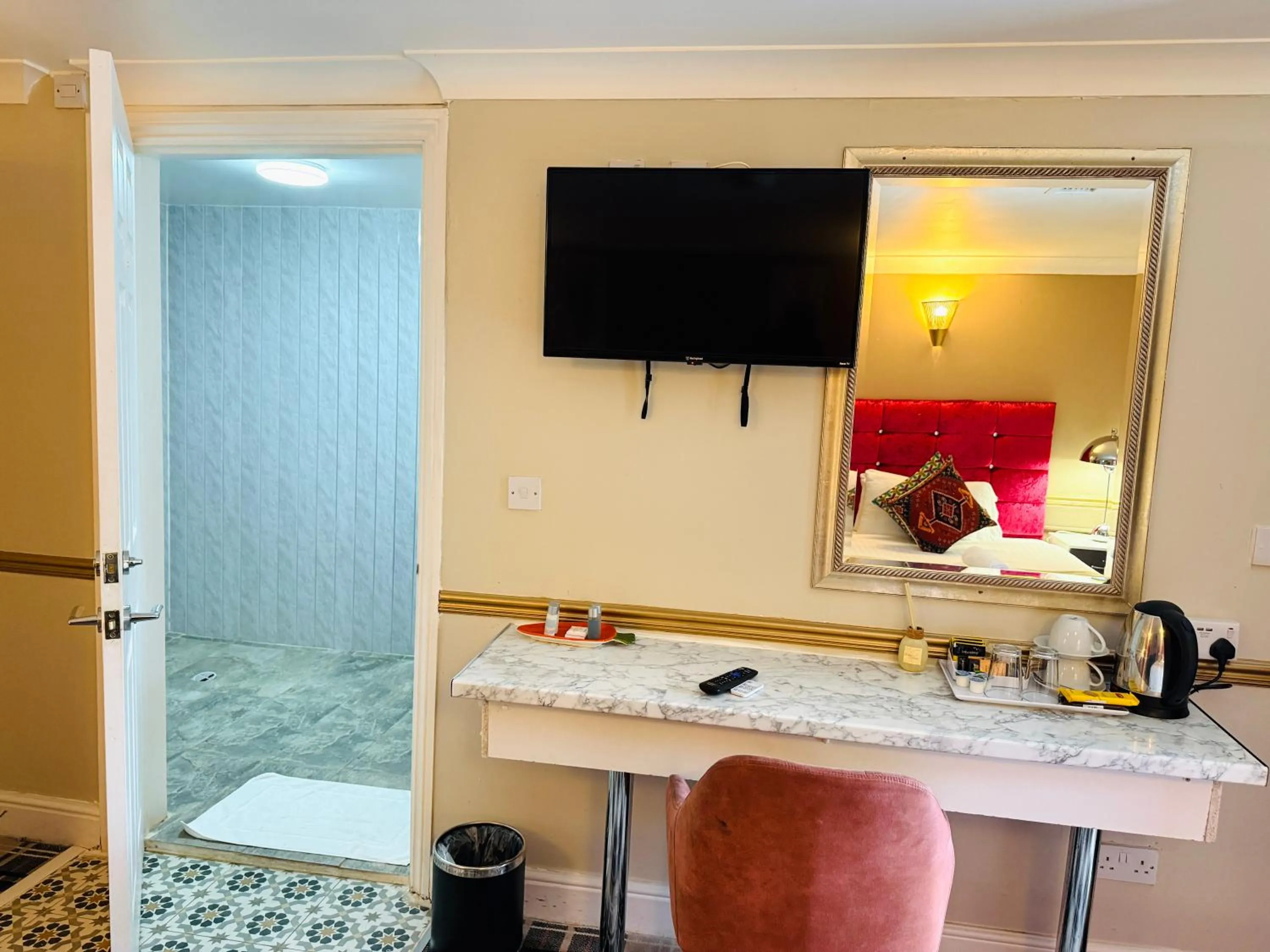 Bed in 4 Sisters Inn