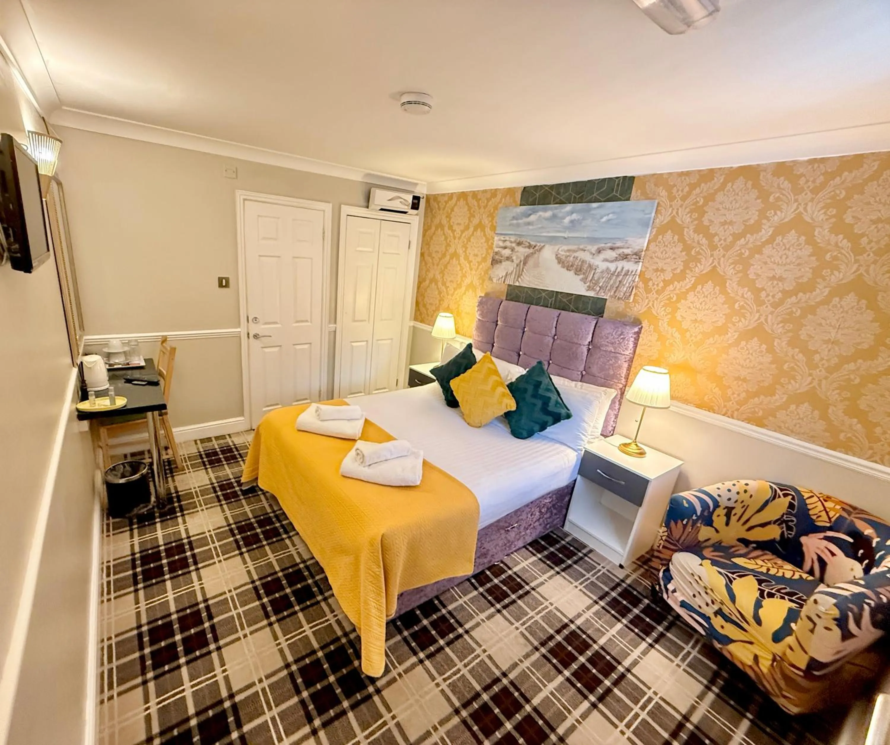 Bed in 4 Sisters Inn