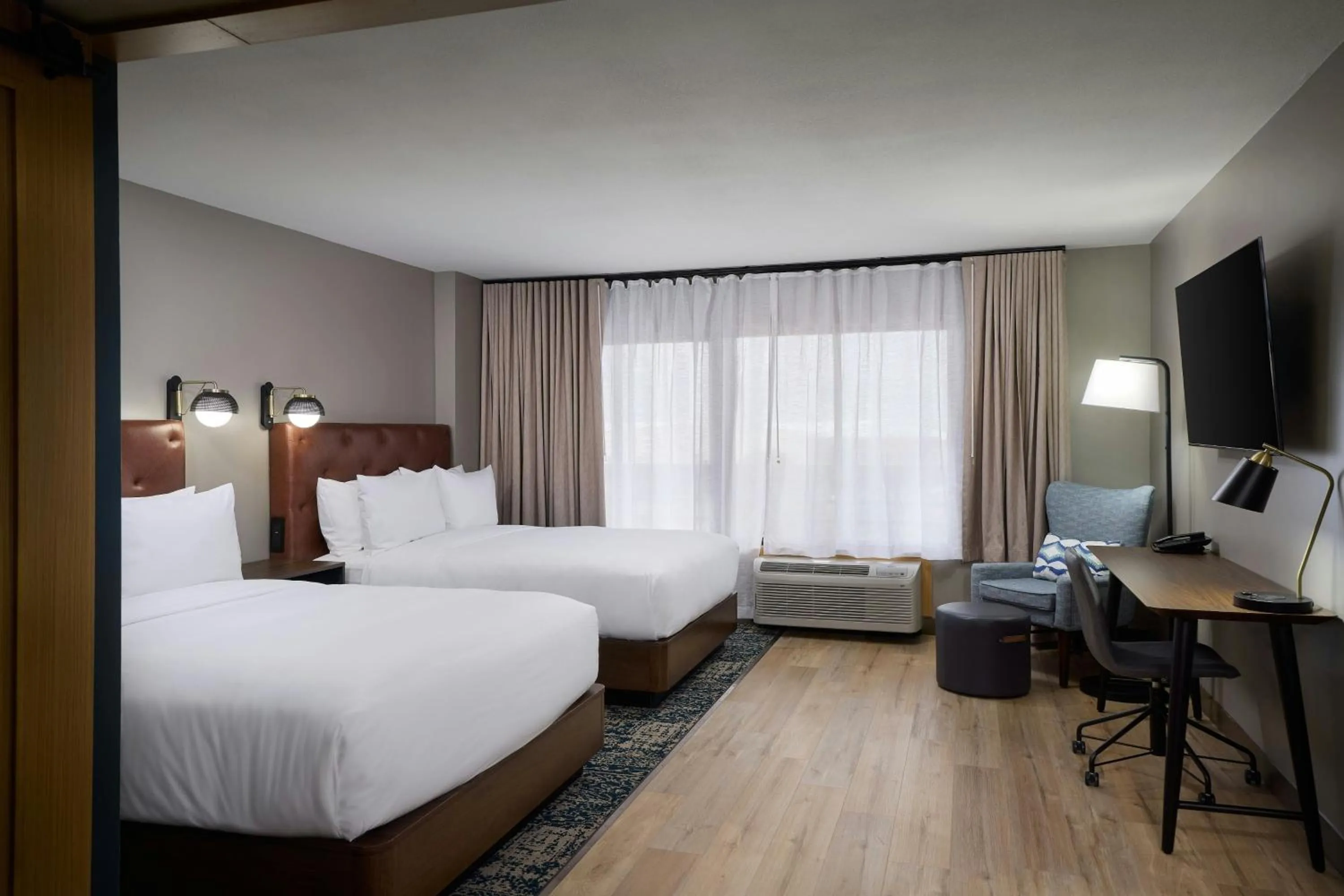 Bedroom, Bed in Four Points by Sheraton Englewood Centennial Airport