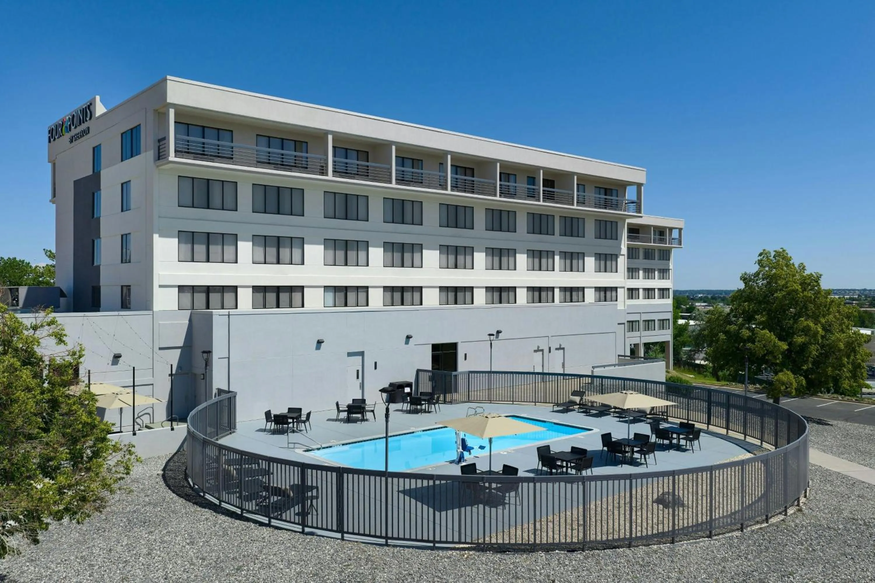 Swimming pool in Four Points by Sheraton Englewood Centennial Airport