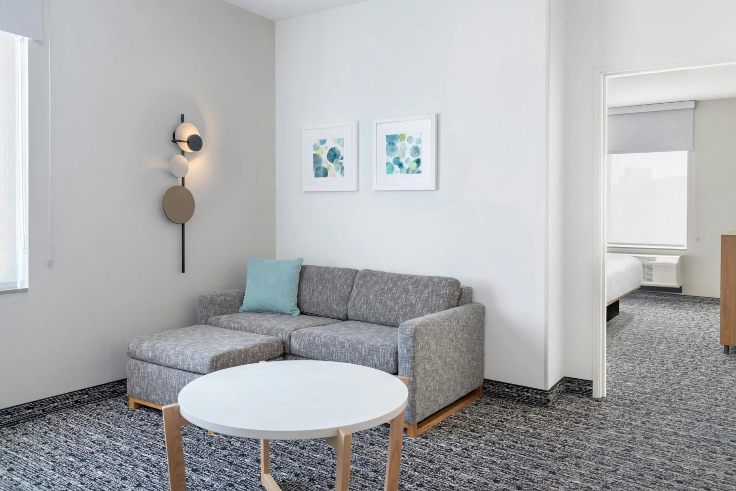 Living room in TownePlace Suites by Marriott Detroit Taylor