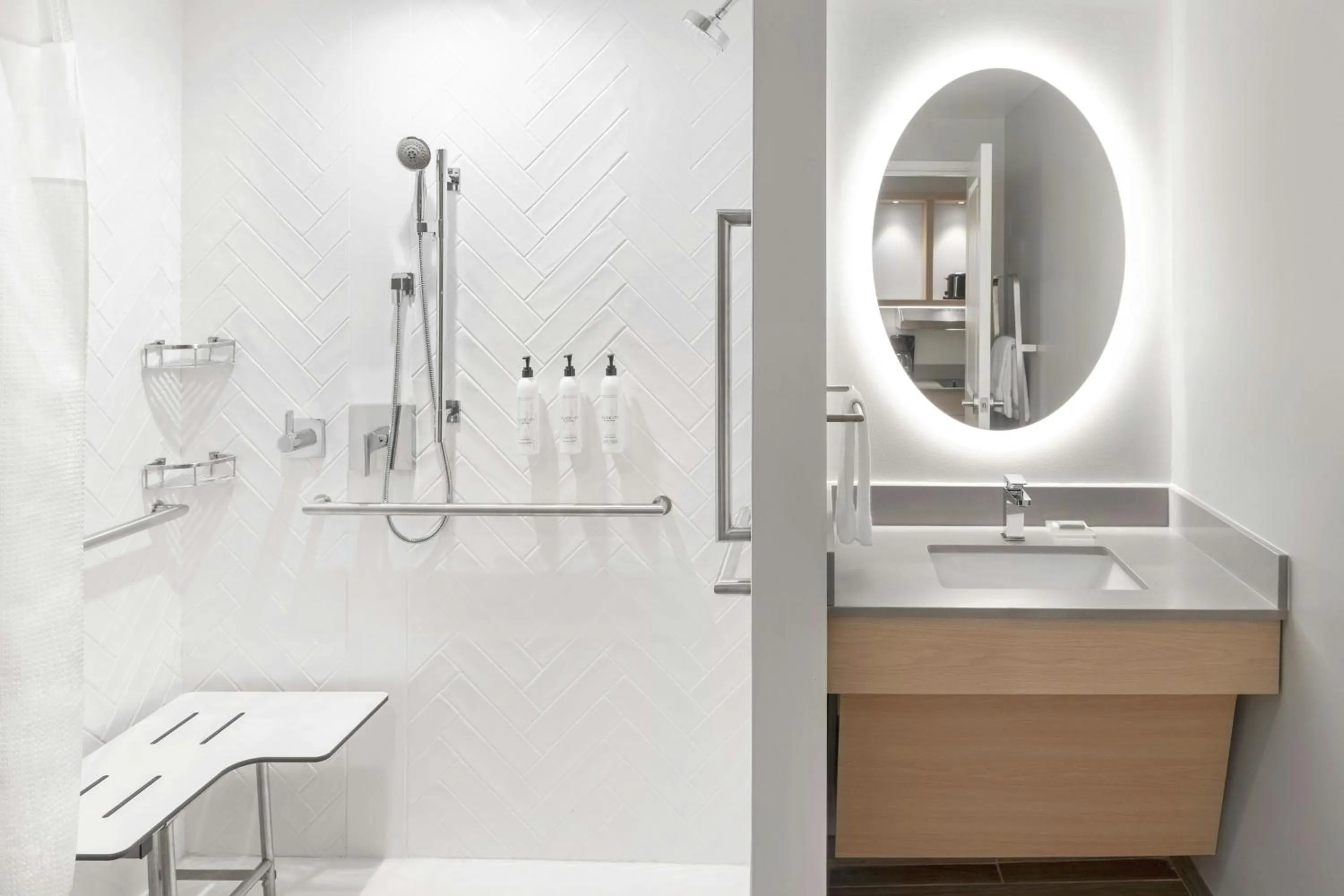 Bathroom in TownePlace Suites by Marriott Detroit Taylor