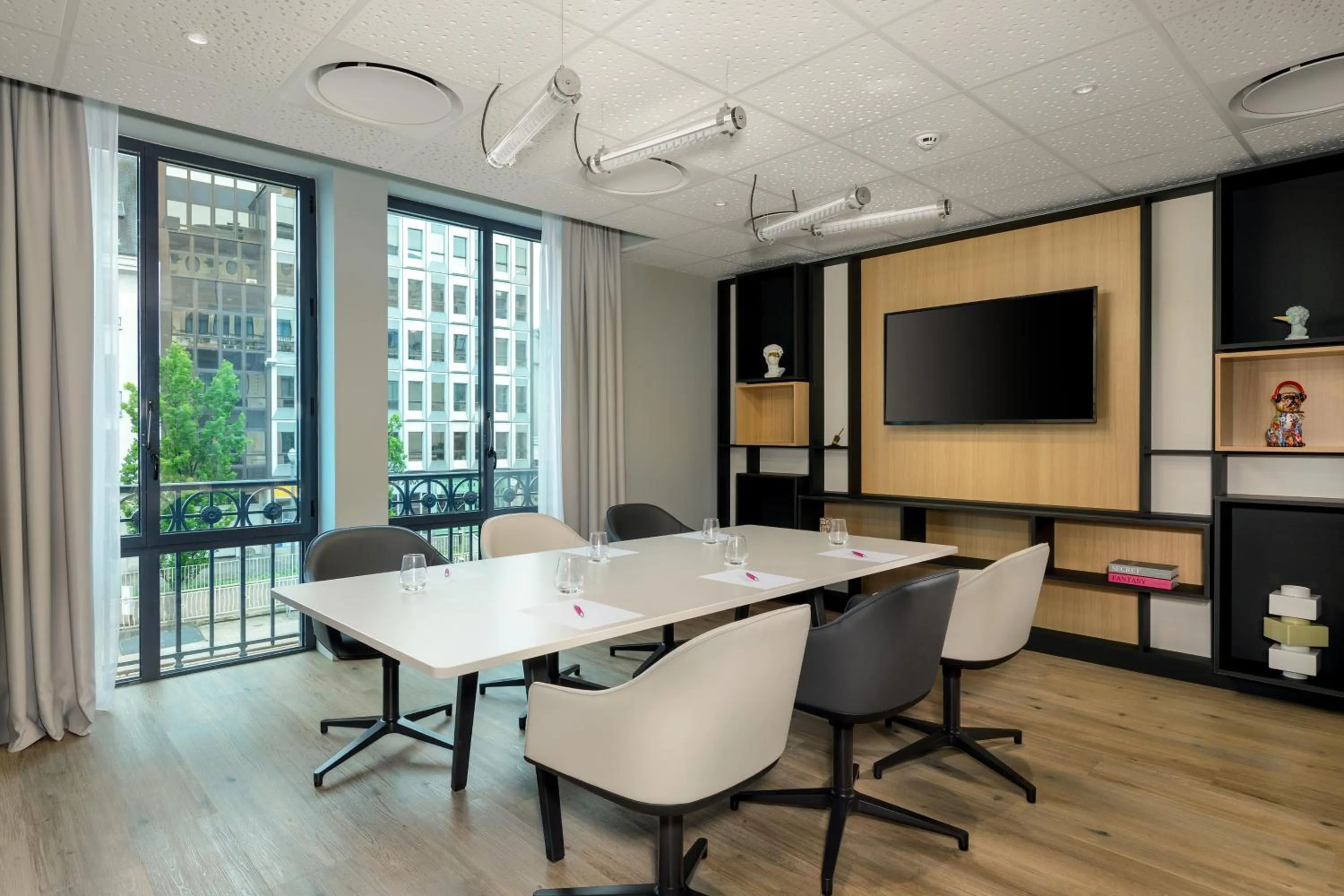 Seating area in Aloft Hotel, By Marriott