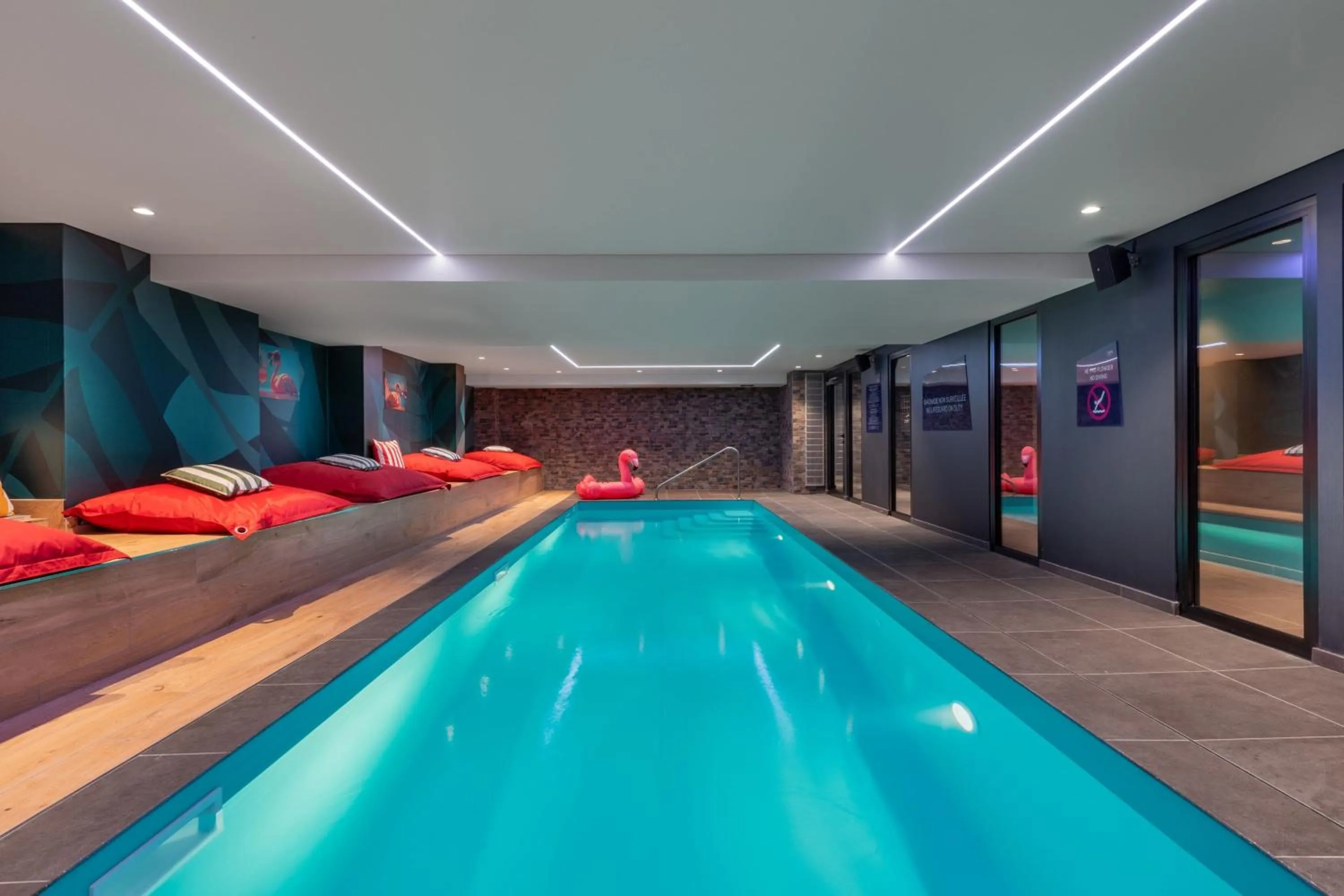 Swimming pool in Aloft Hotel, By Marriott