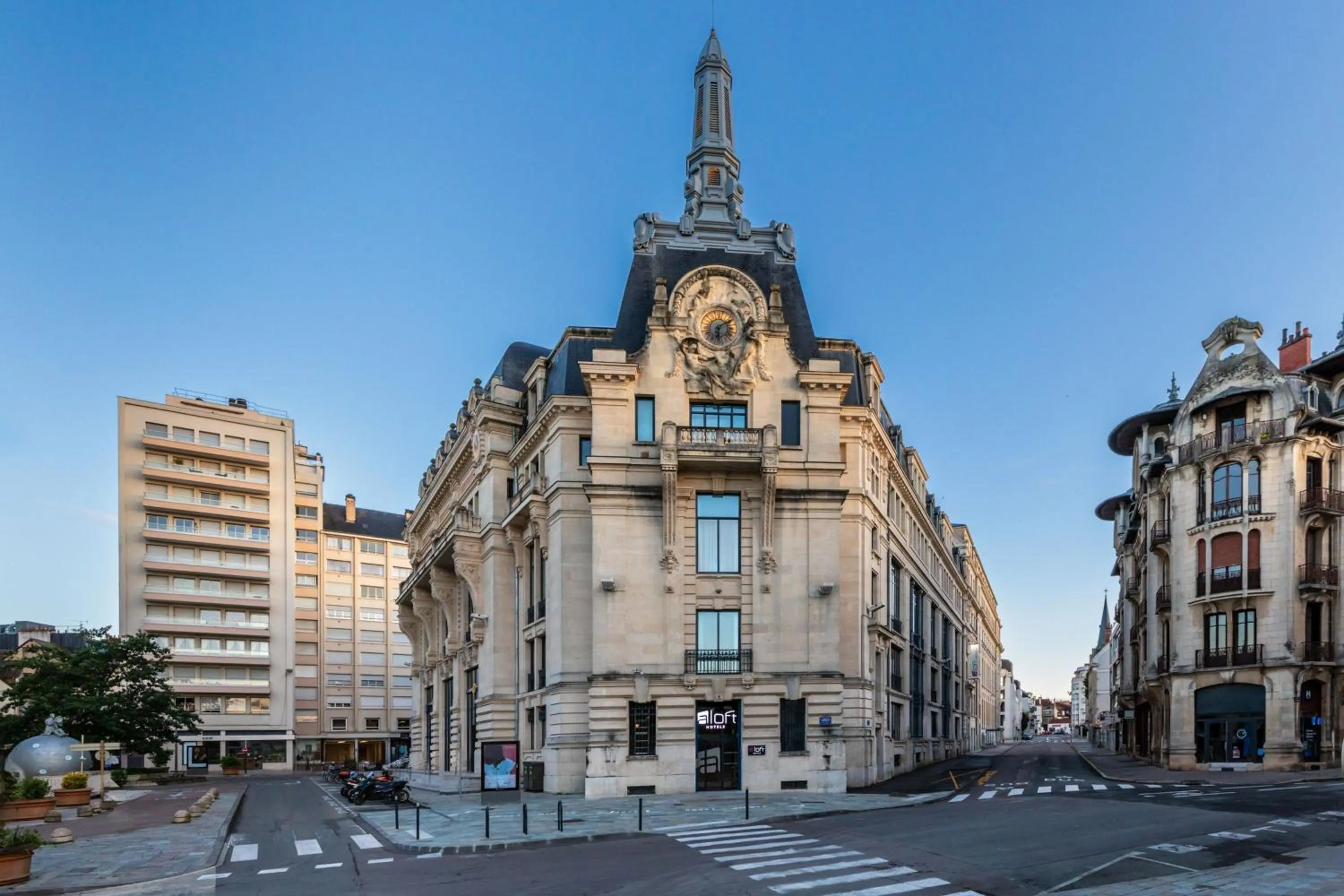 Property building in Aloft Hotel, By Marriott