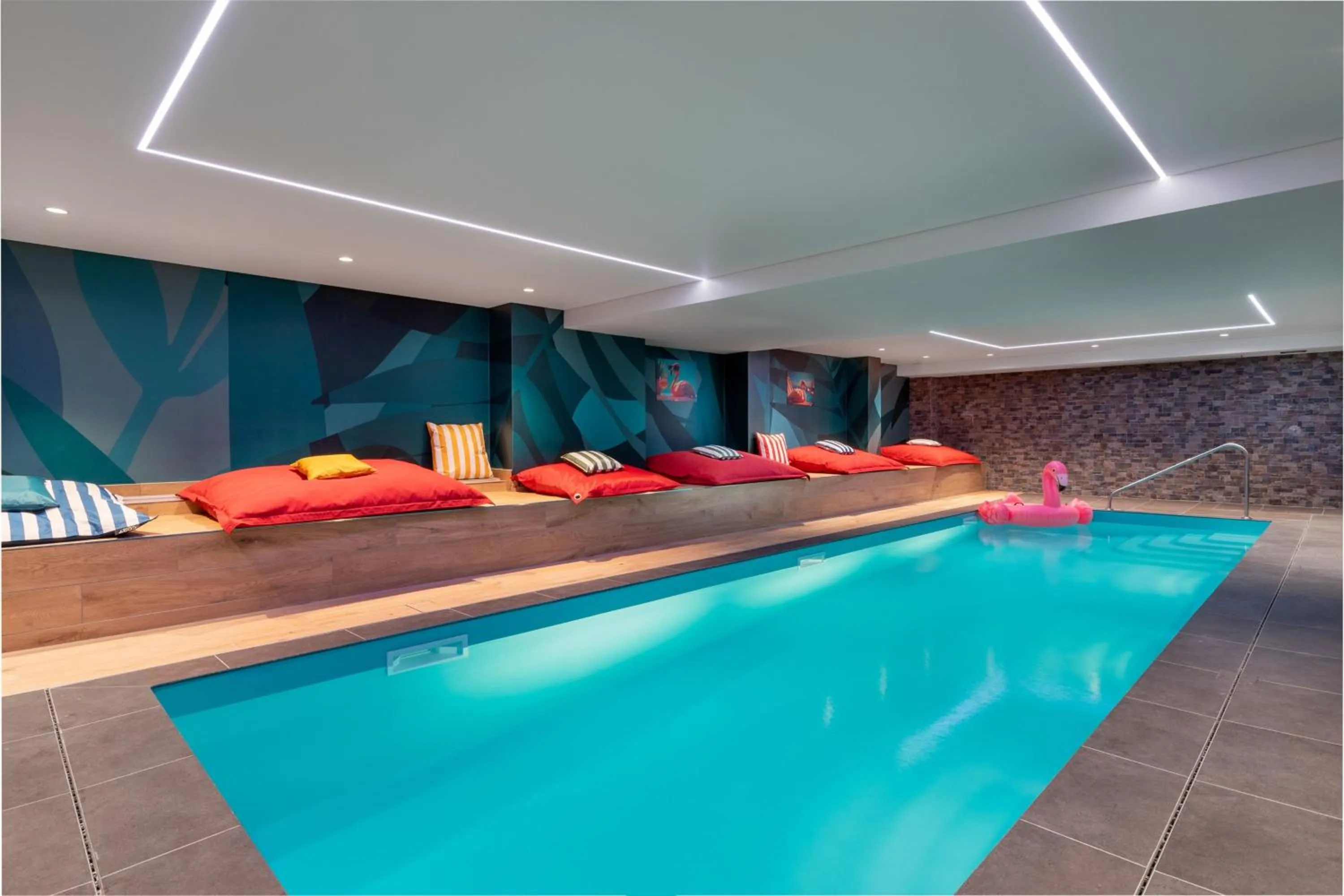 Swimming pool in Aloft Hotel, By Marriott