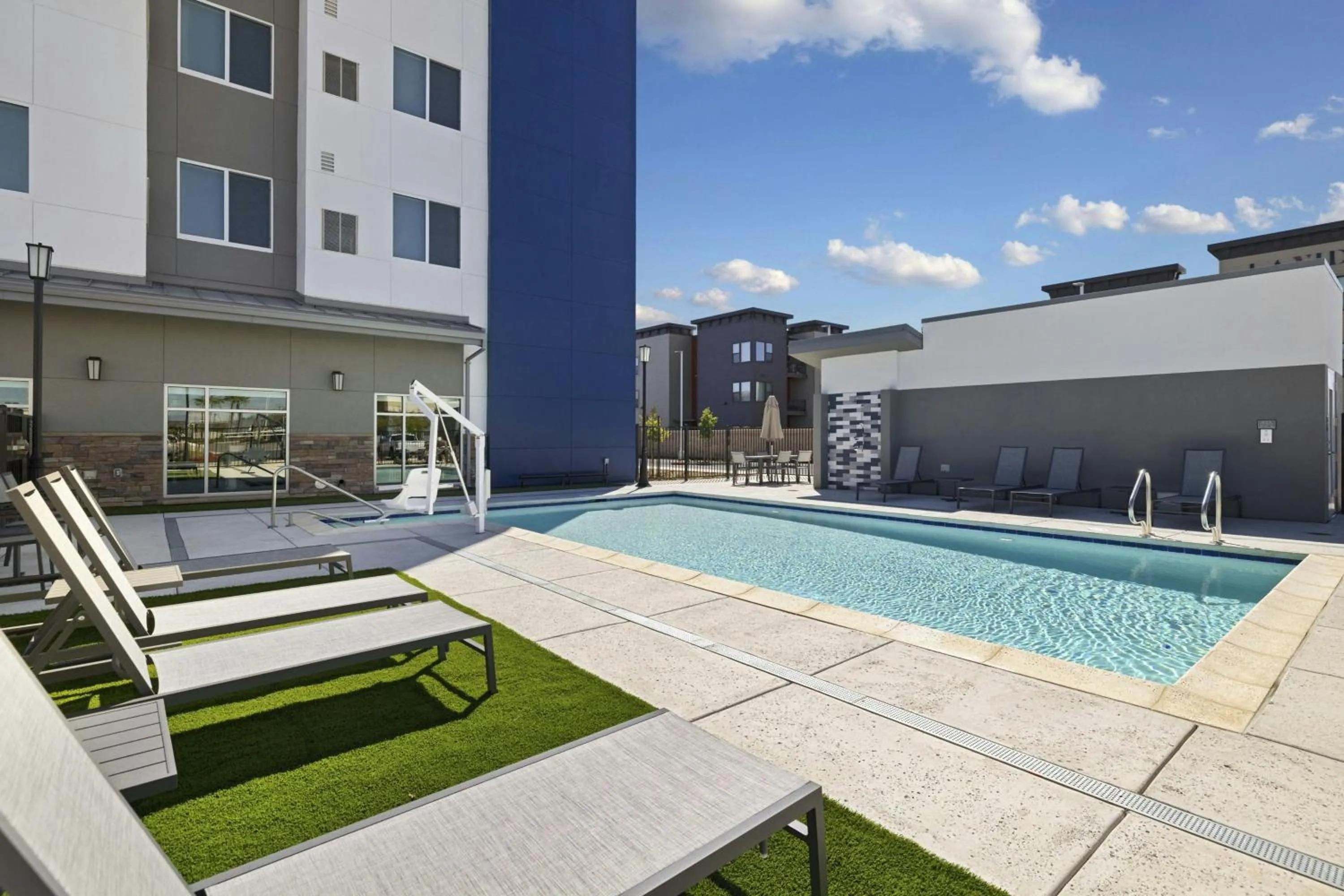 Swimming pool in Residence Inn by Marriott Lodi Stockton