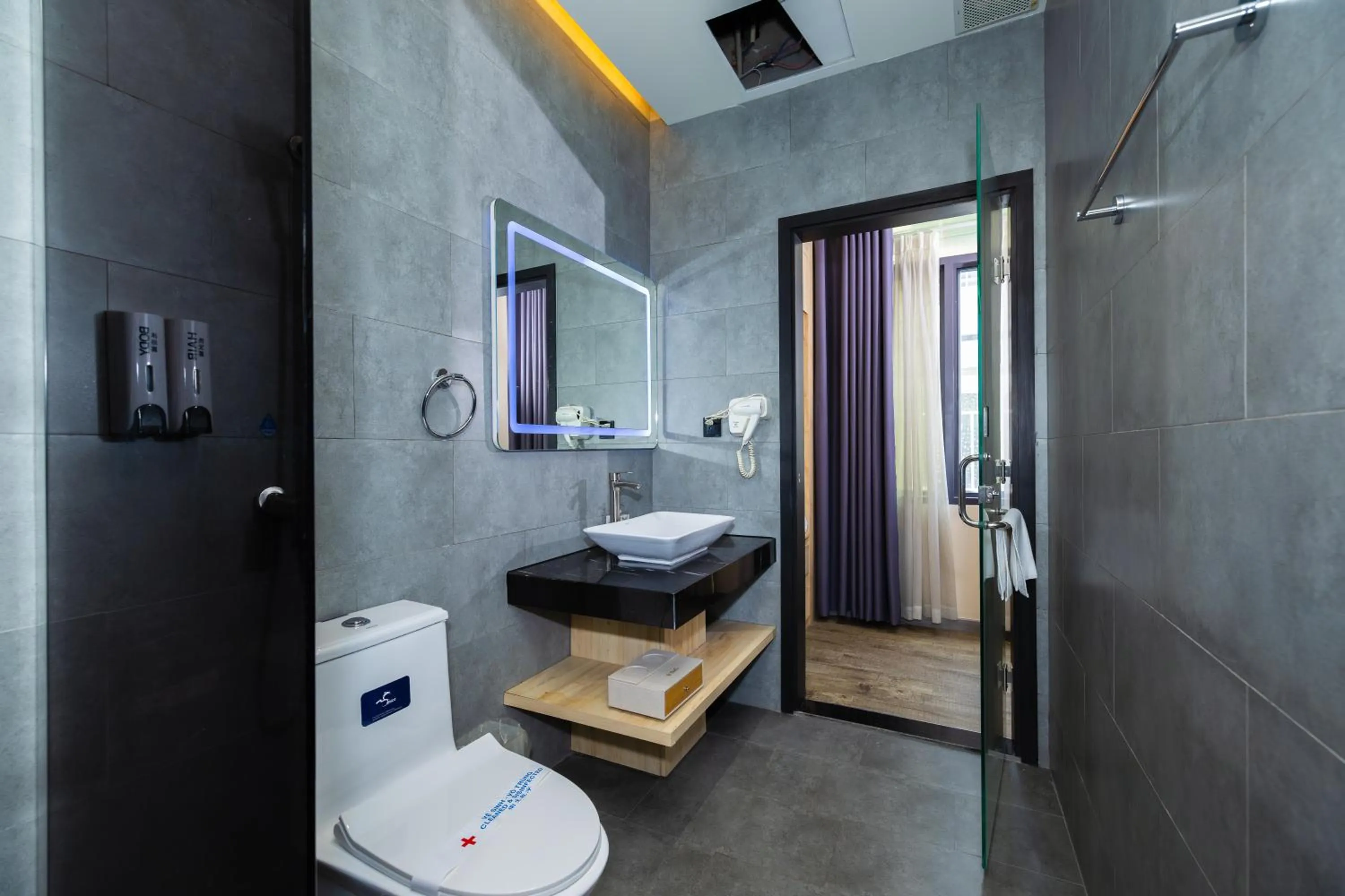 Shower in Khách sạn Phước Lộc Thọ 2 - 福禄寿