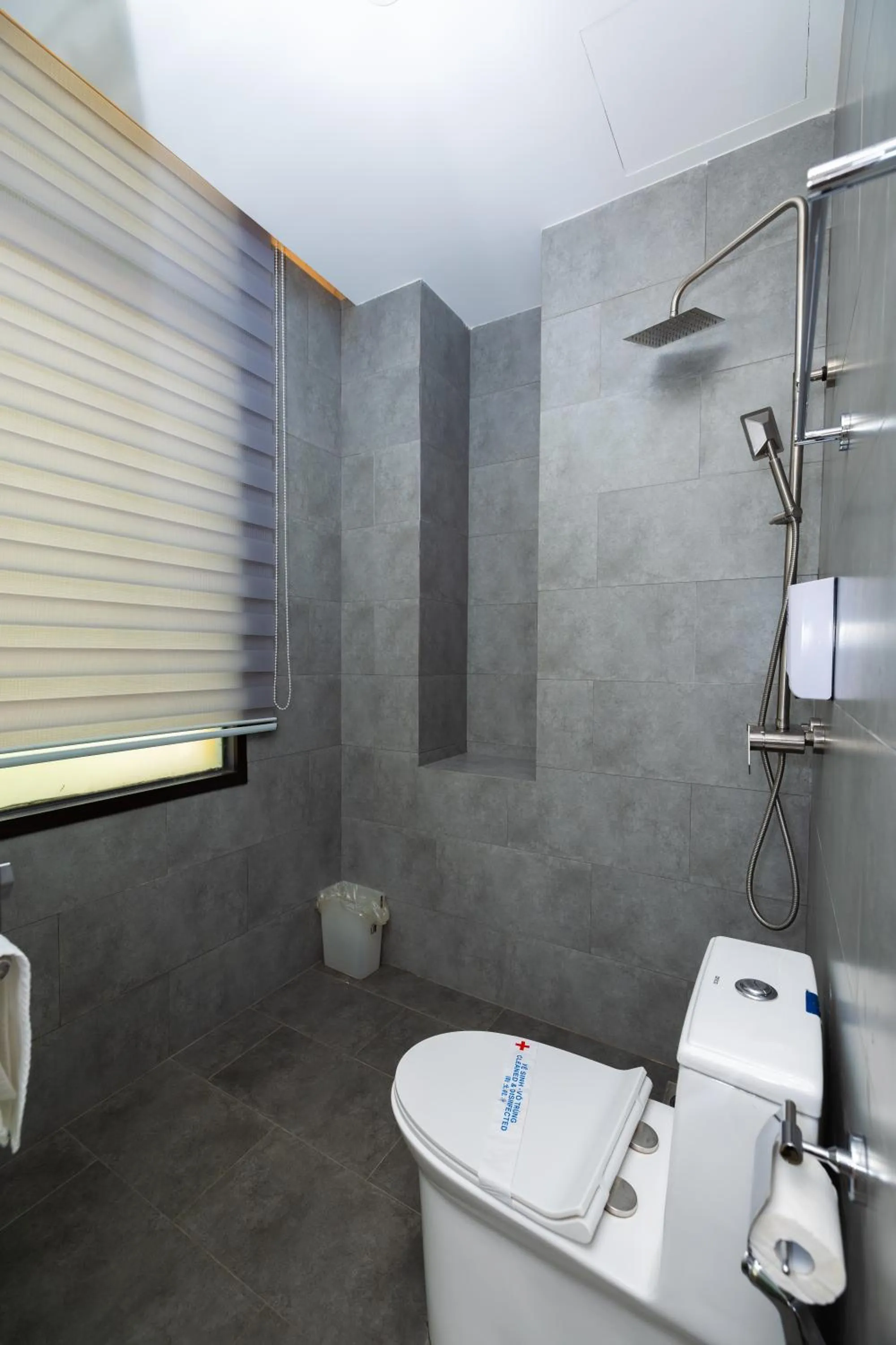 Shower in Khách sạn Phước Lộc Thọ 2 - 福禄寿