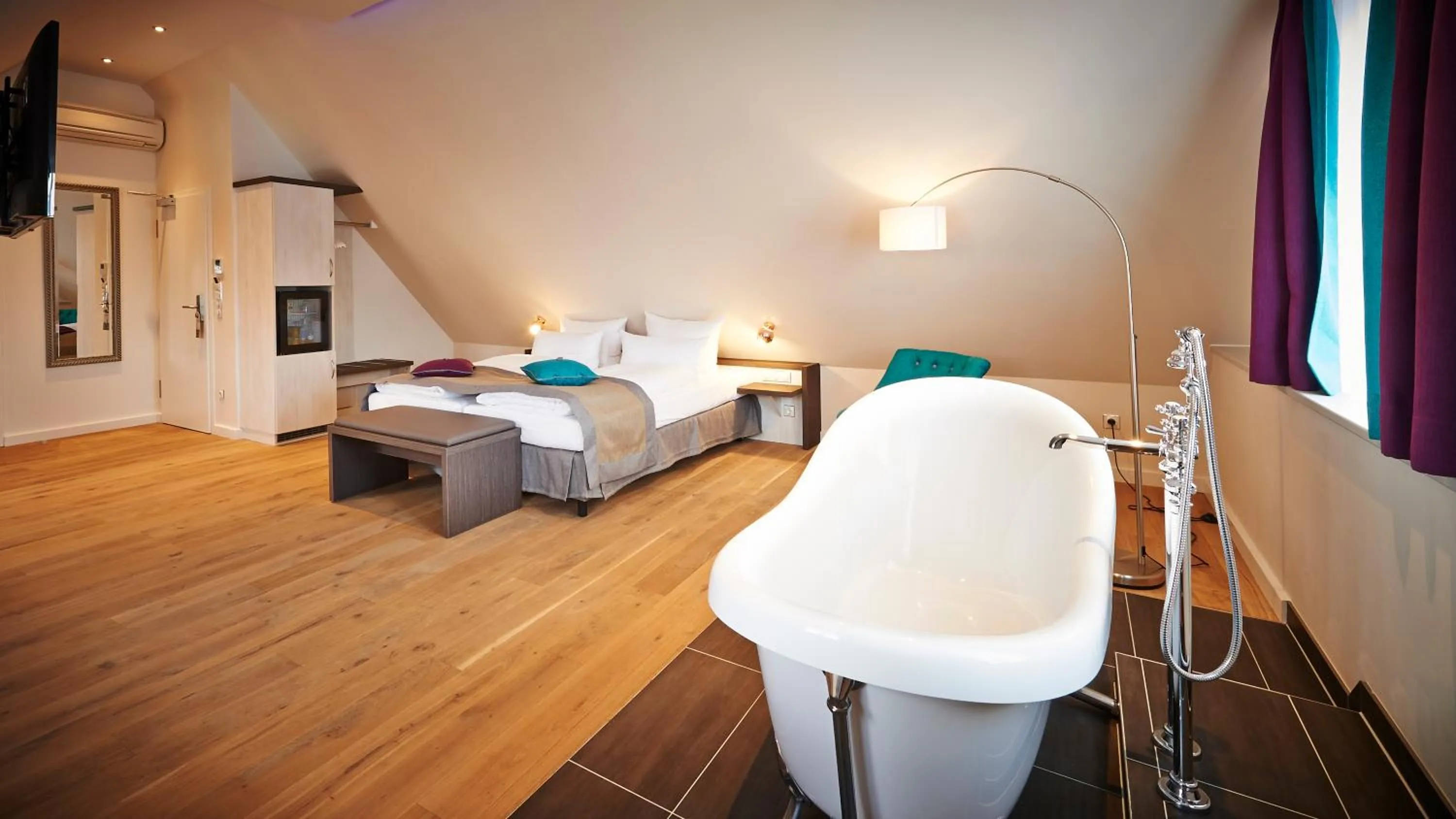 Photo of the whole room, Bed in Hotel Elch Boutique