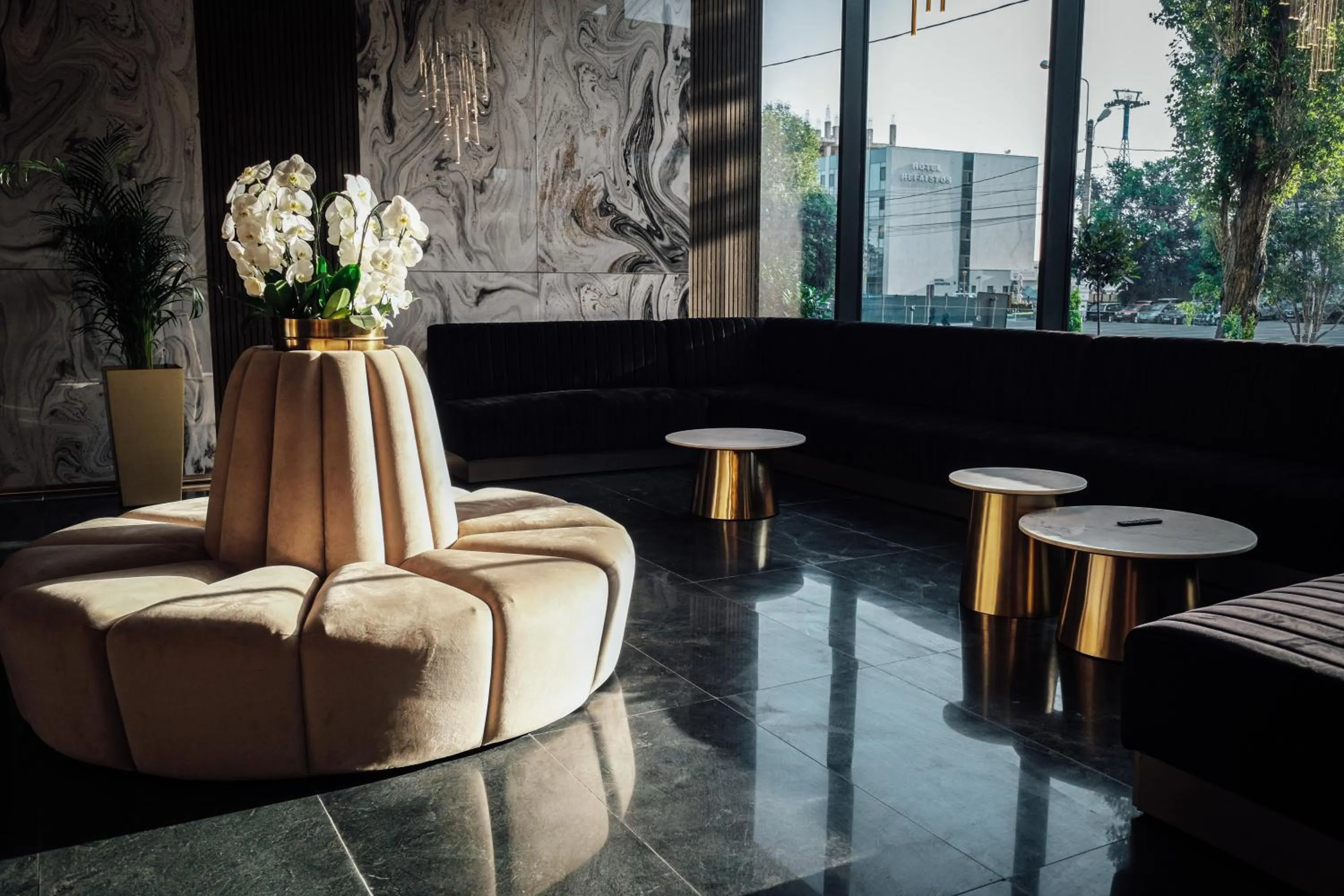 Seating area in Panoramic Mamaia Hotel