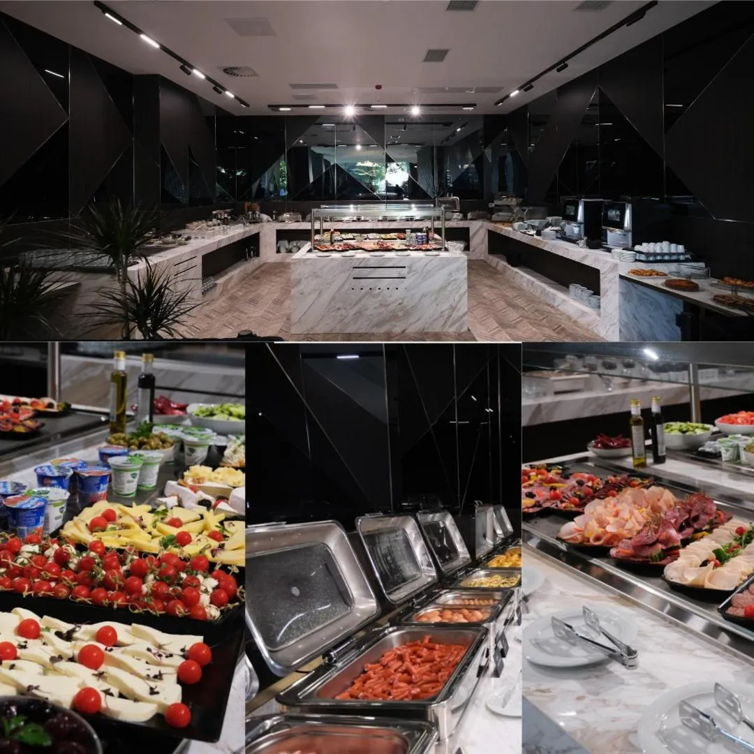 Breakfast in Panoramic Mamaia Hotel