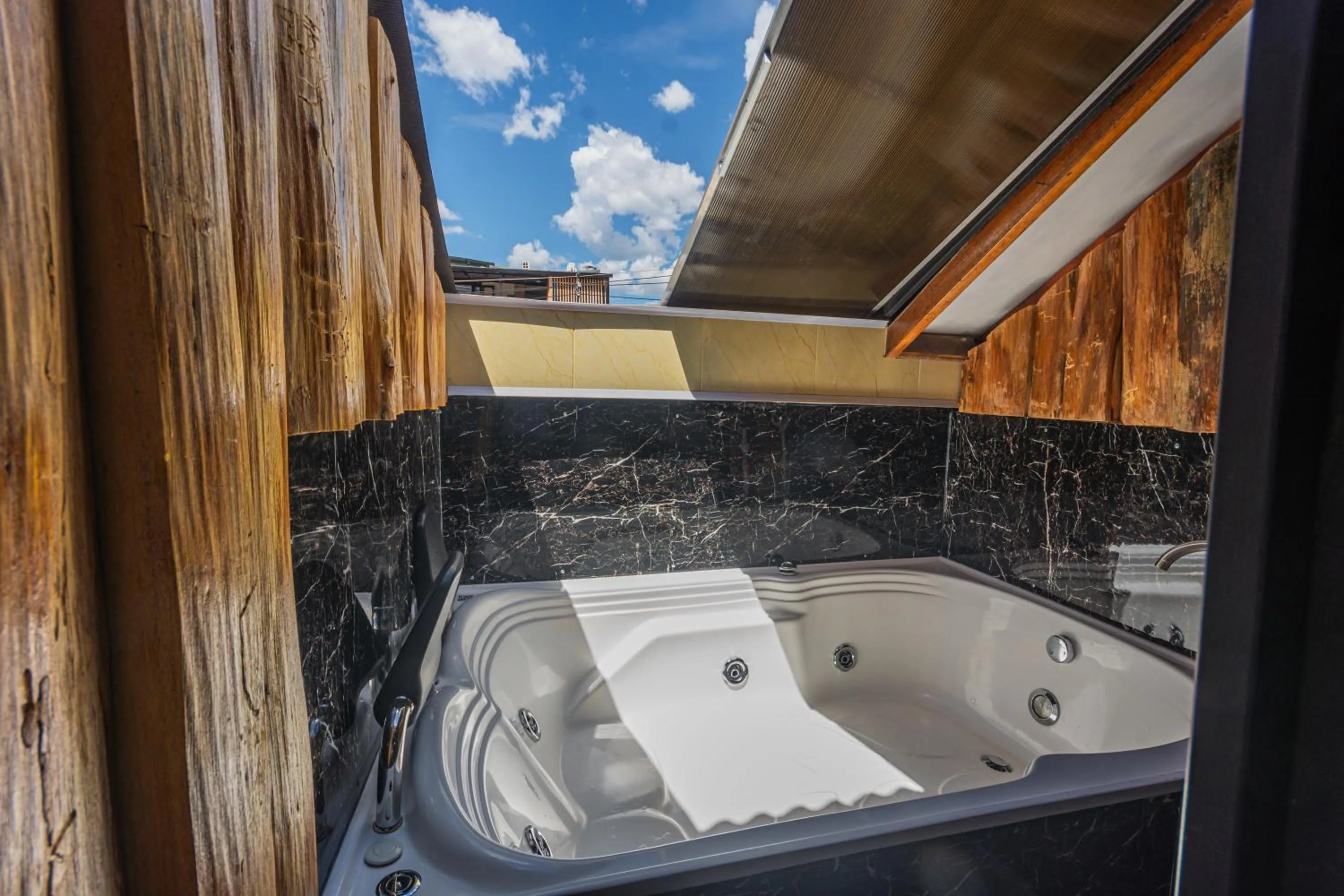 Hot Tub in Hotel Lares 70 Laureles