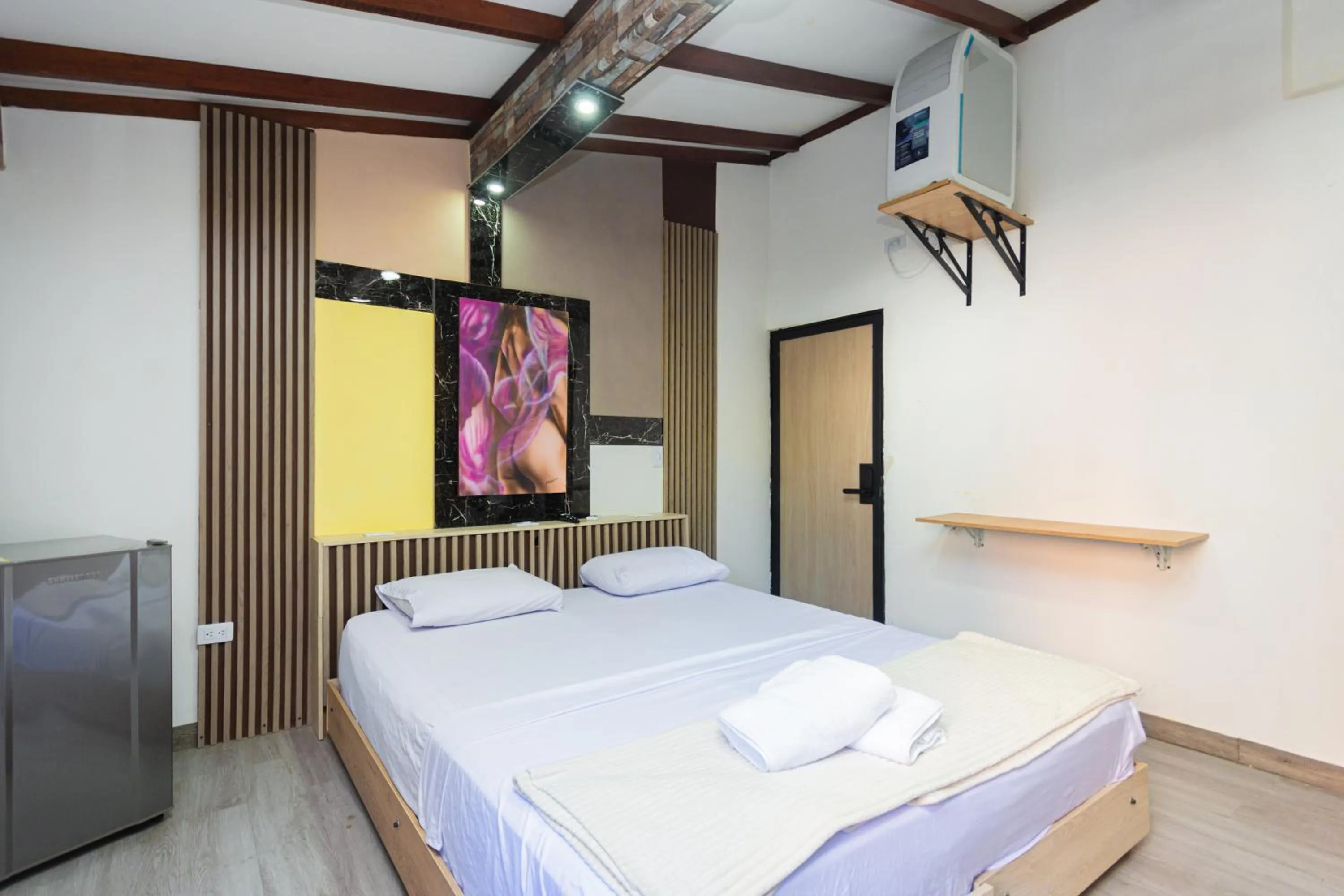 Photo of the whole room, Bed in Hotel Lares 70 Laureles