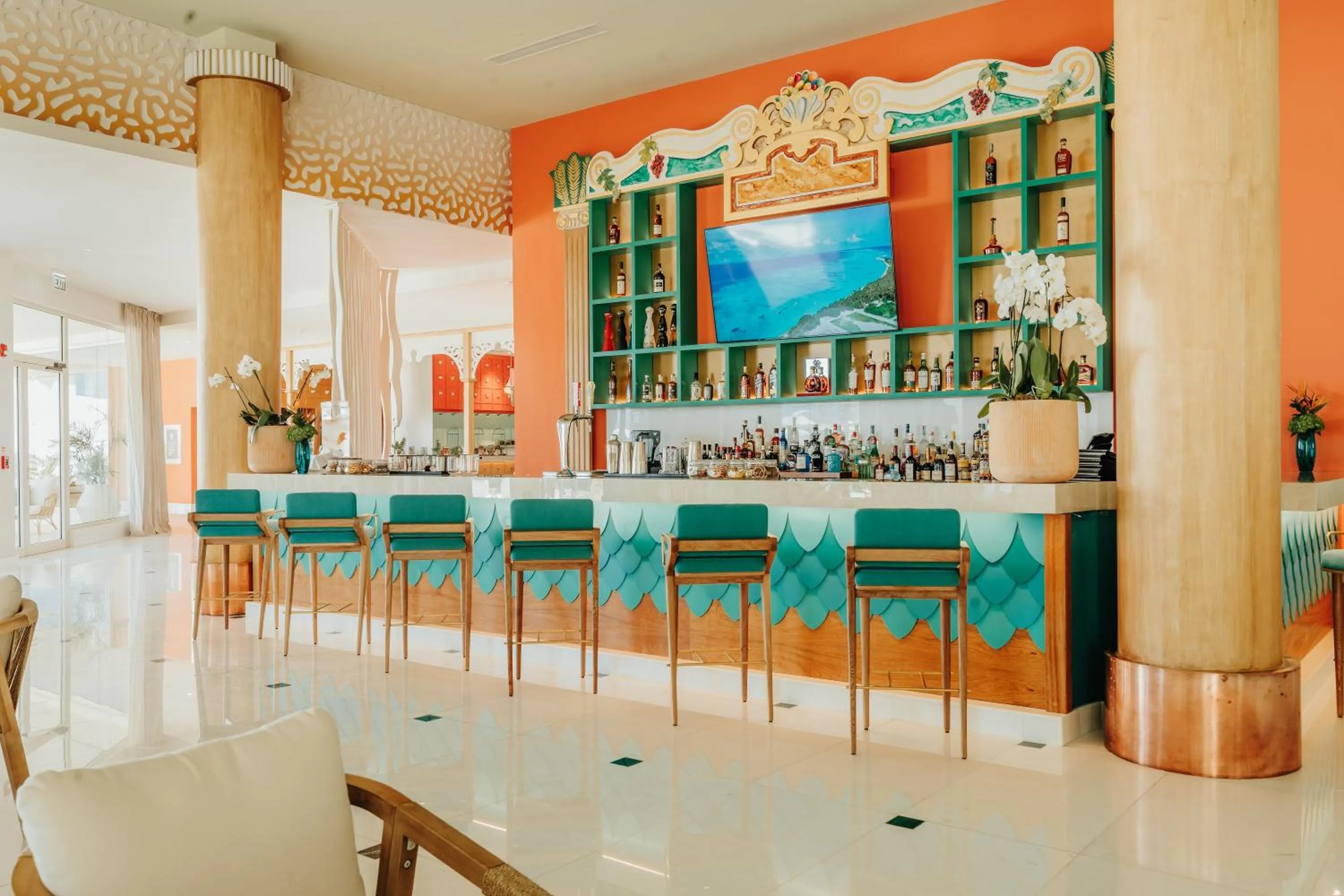 Lounge or bar in JOIA Aruba by Iberostar