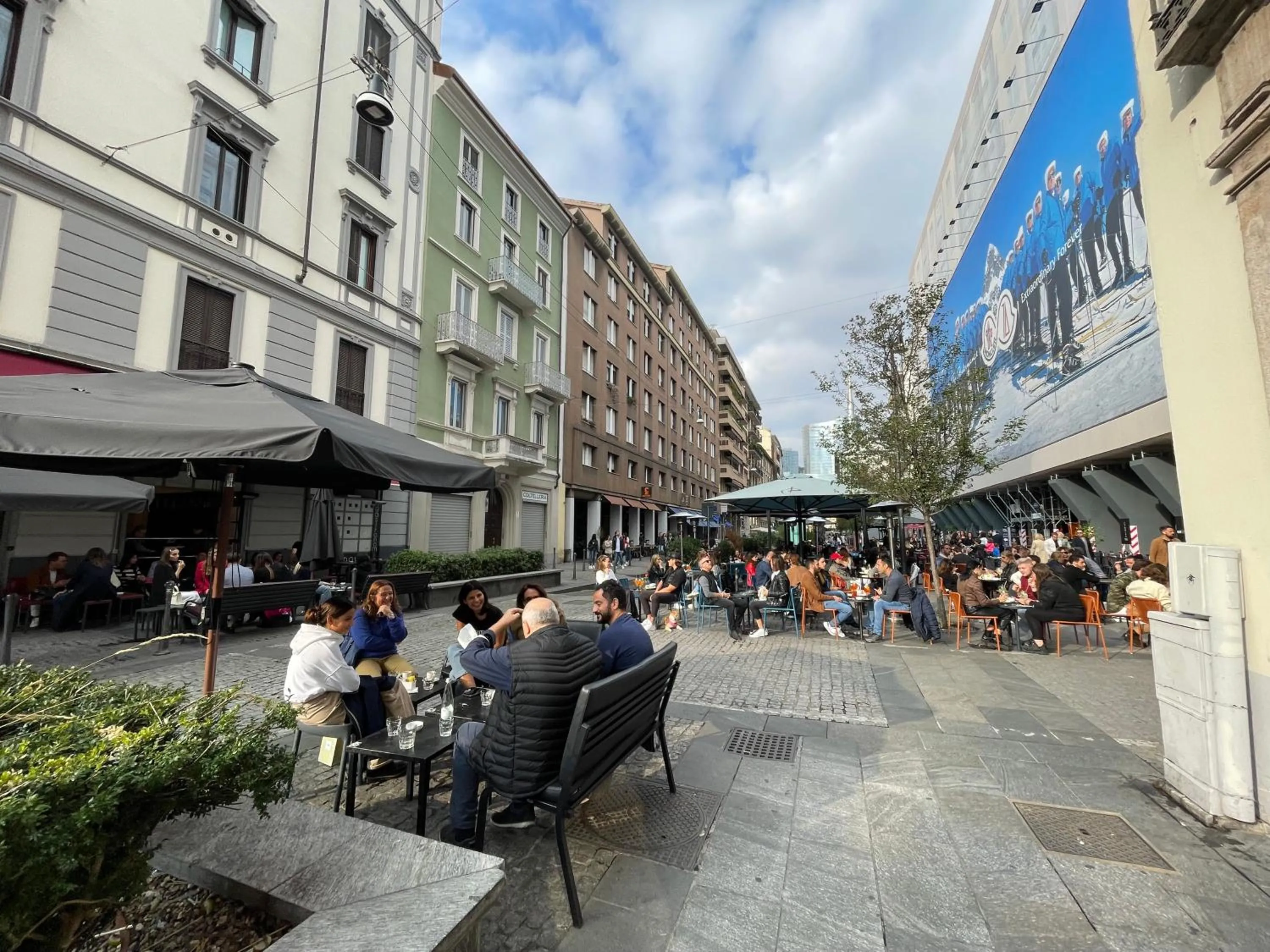 Neighbourhood in The Sixth Floor-Brera
