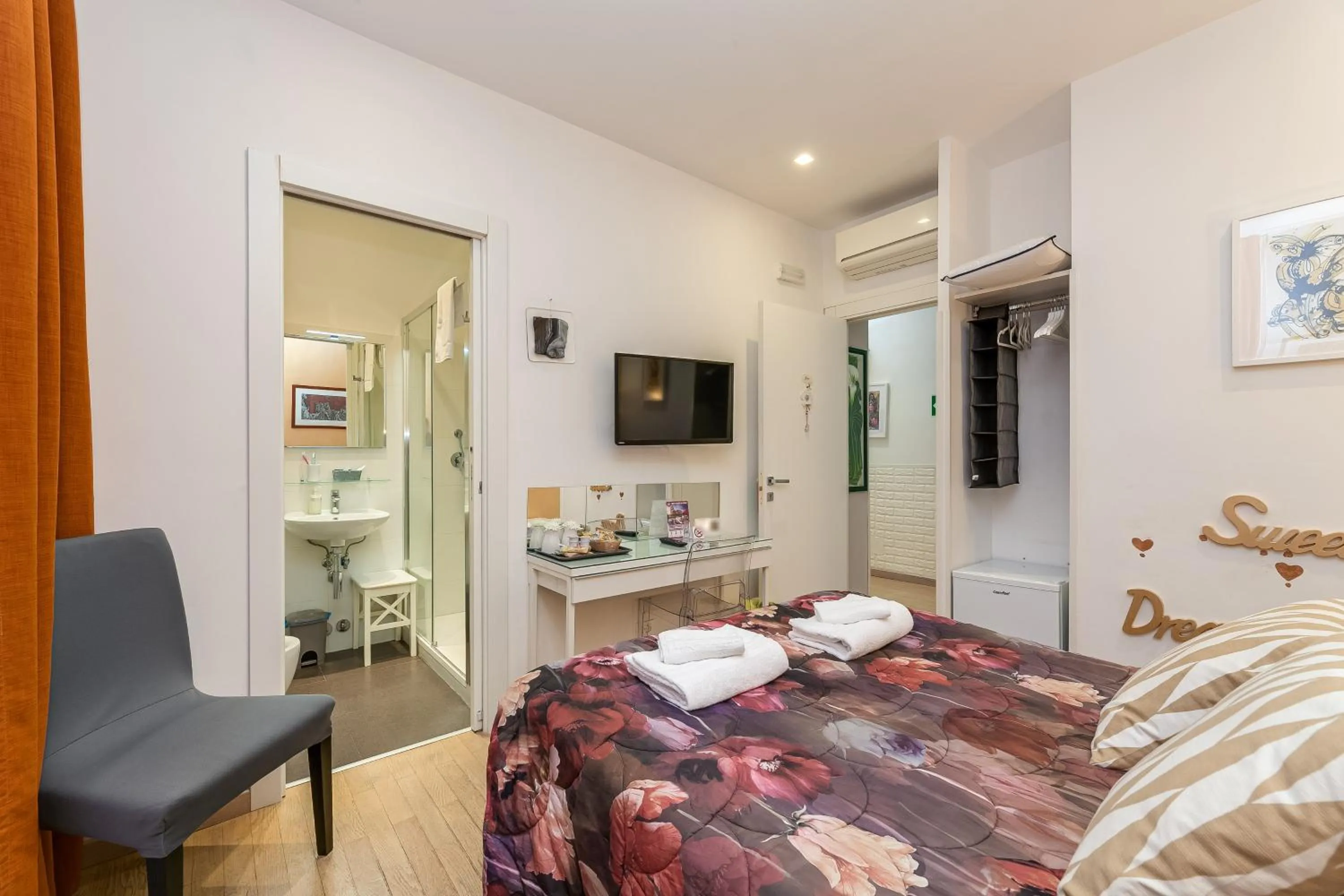 Photo of the whole room, Bed in St. Peter's Relax