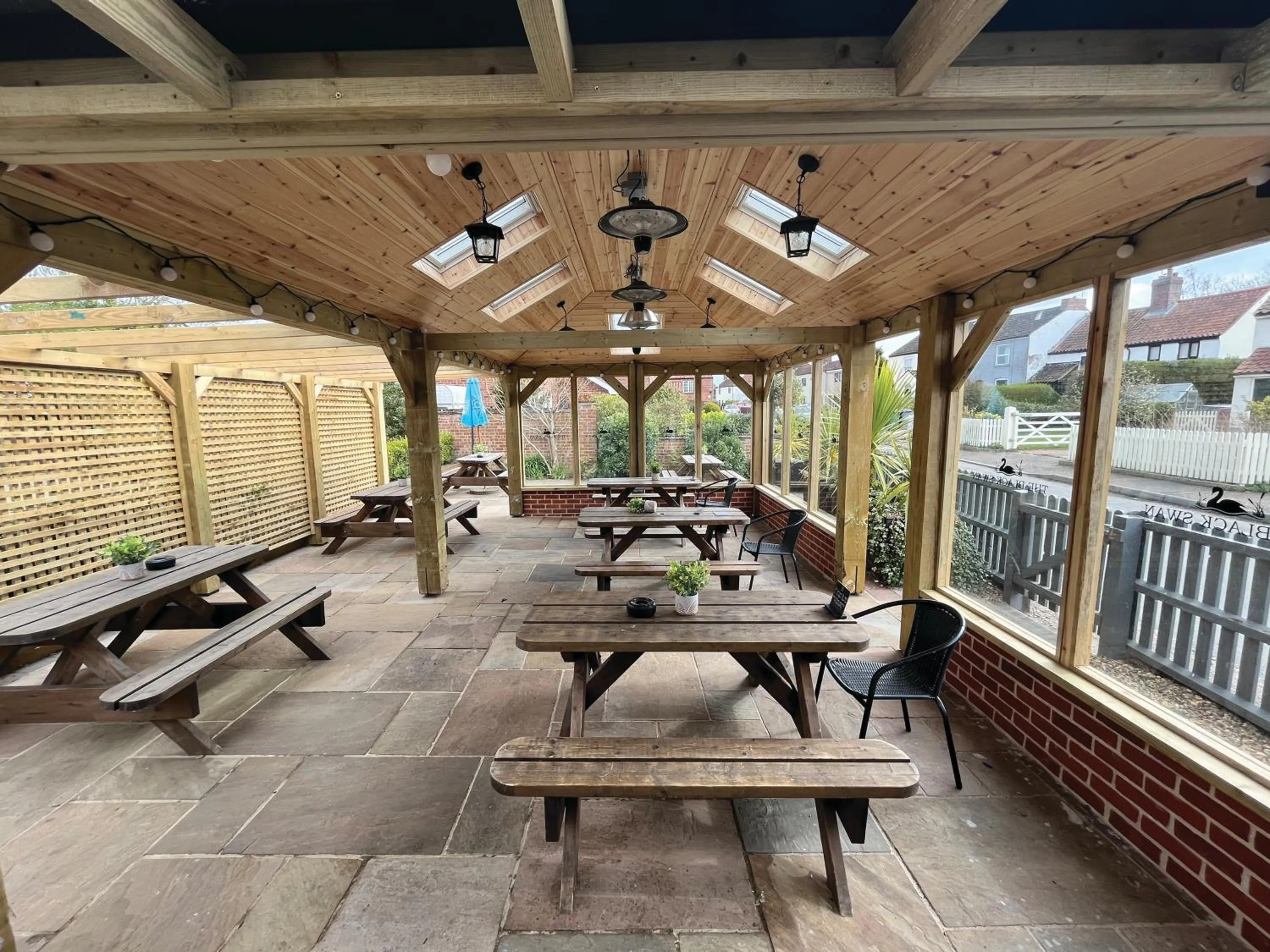 Facade/entrance in The Black Swan Inn