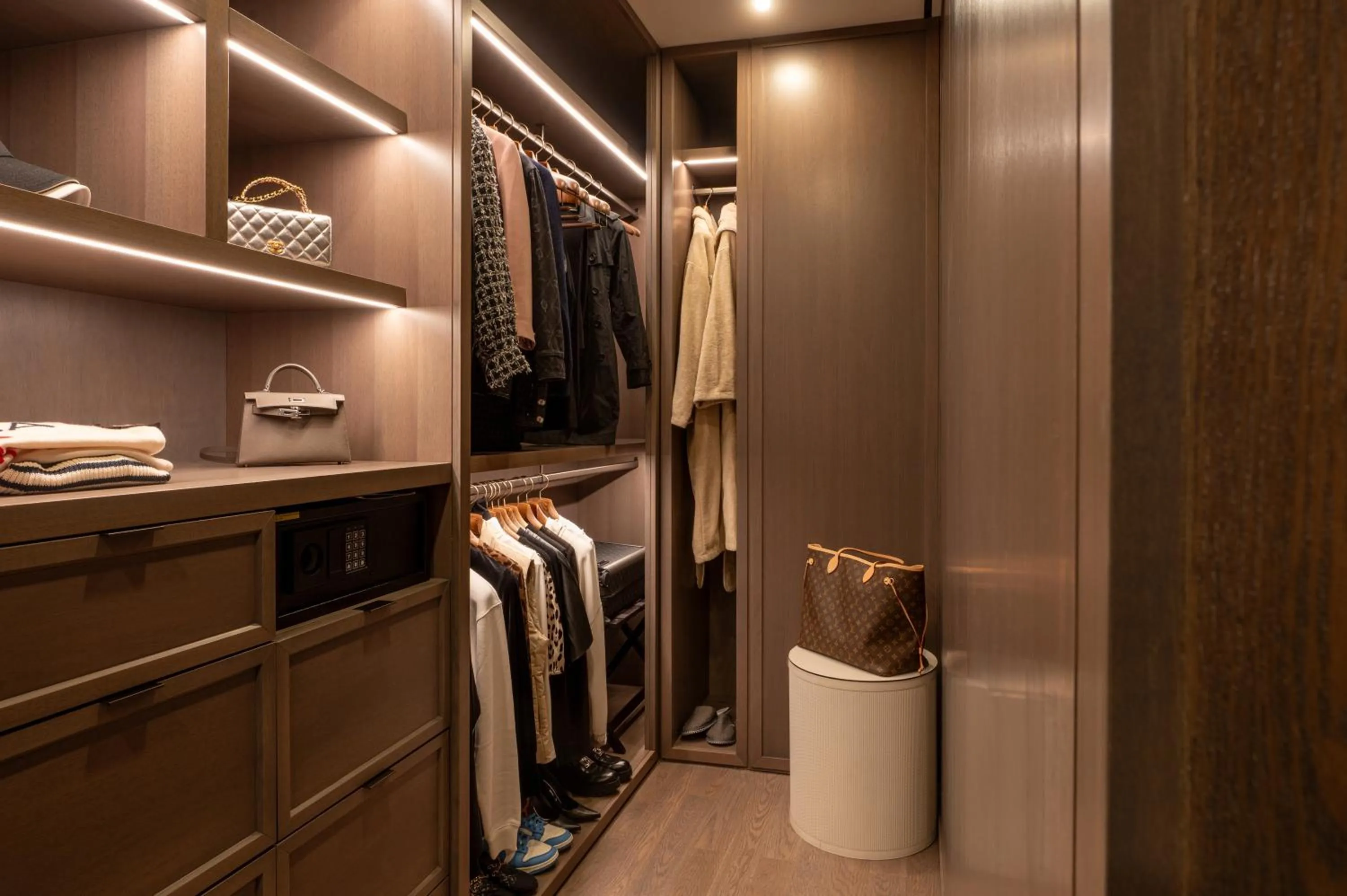 wardrobe in Maison Hudson