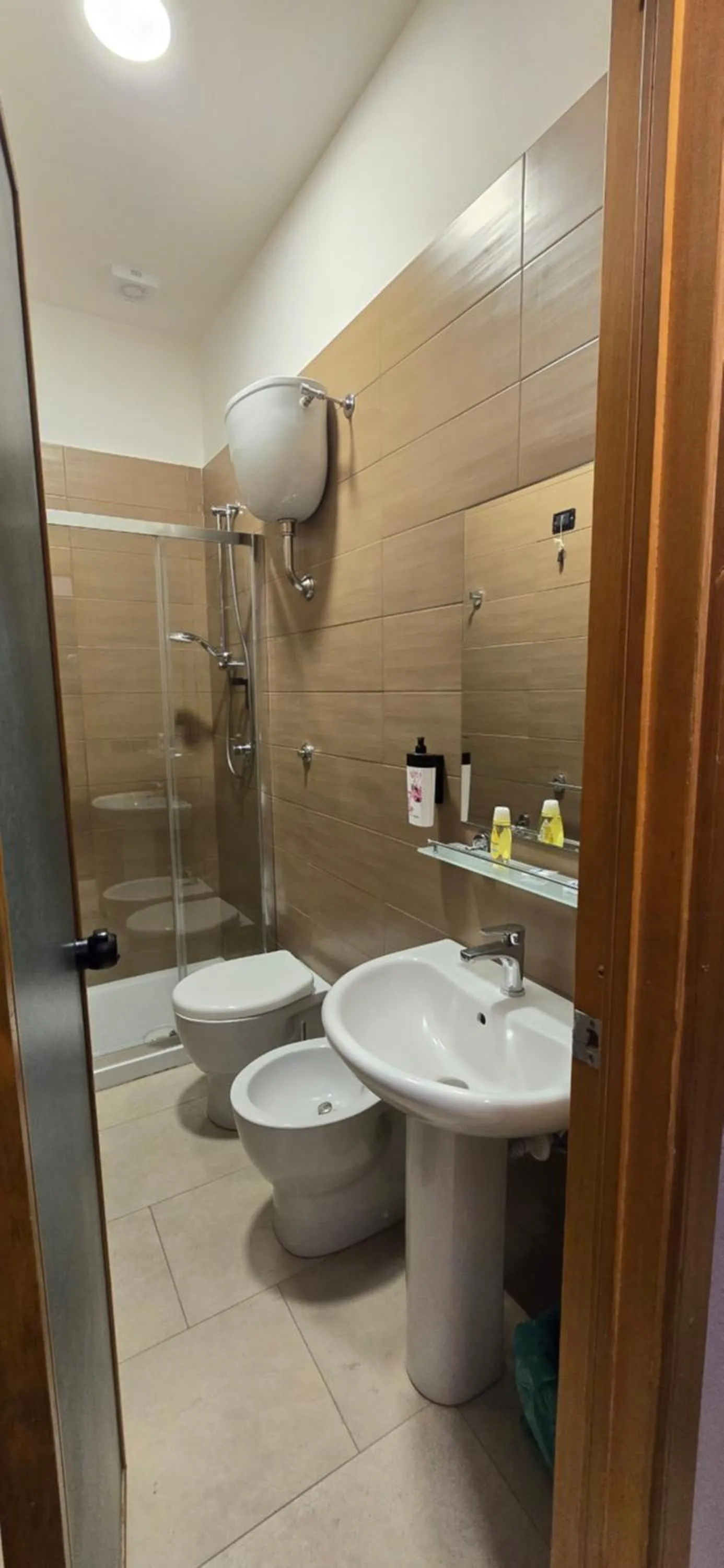 Shower in Smart Station Hotel