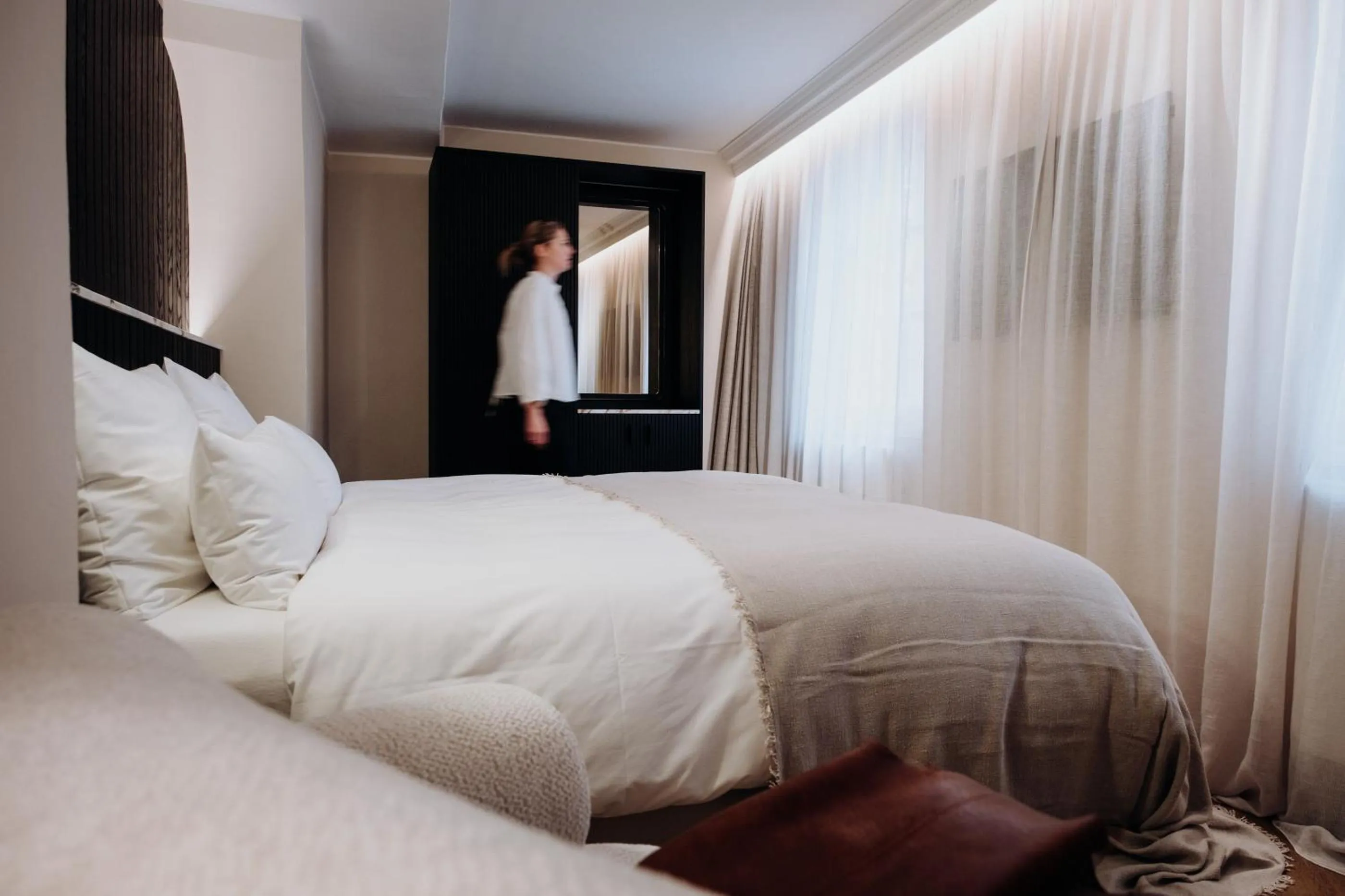 Photo of the whole room, Bed in Gentle Hide Designhotel