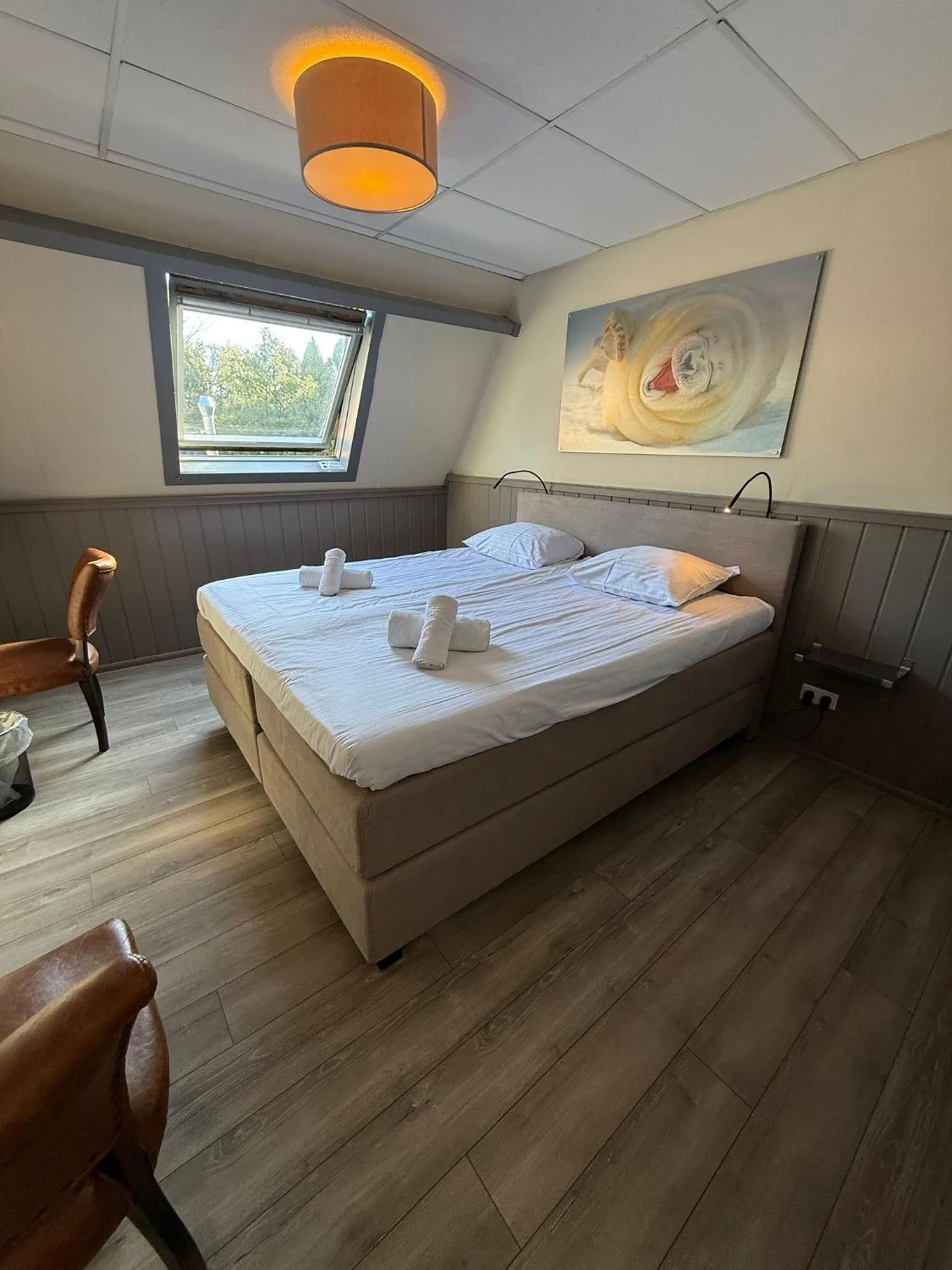 Bed in Hotel Waddengenot