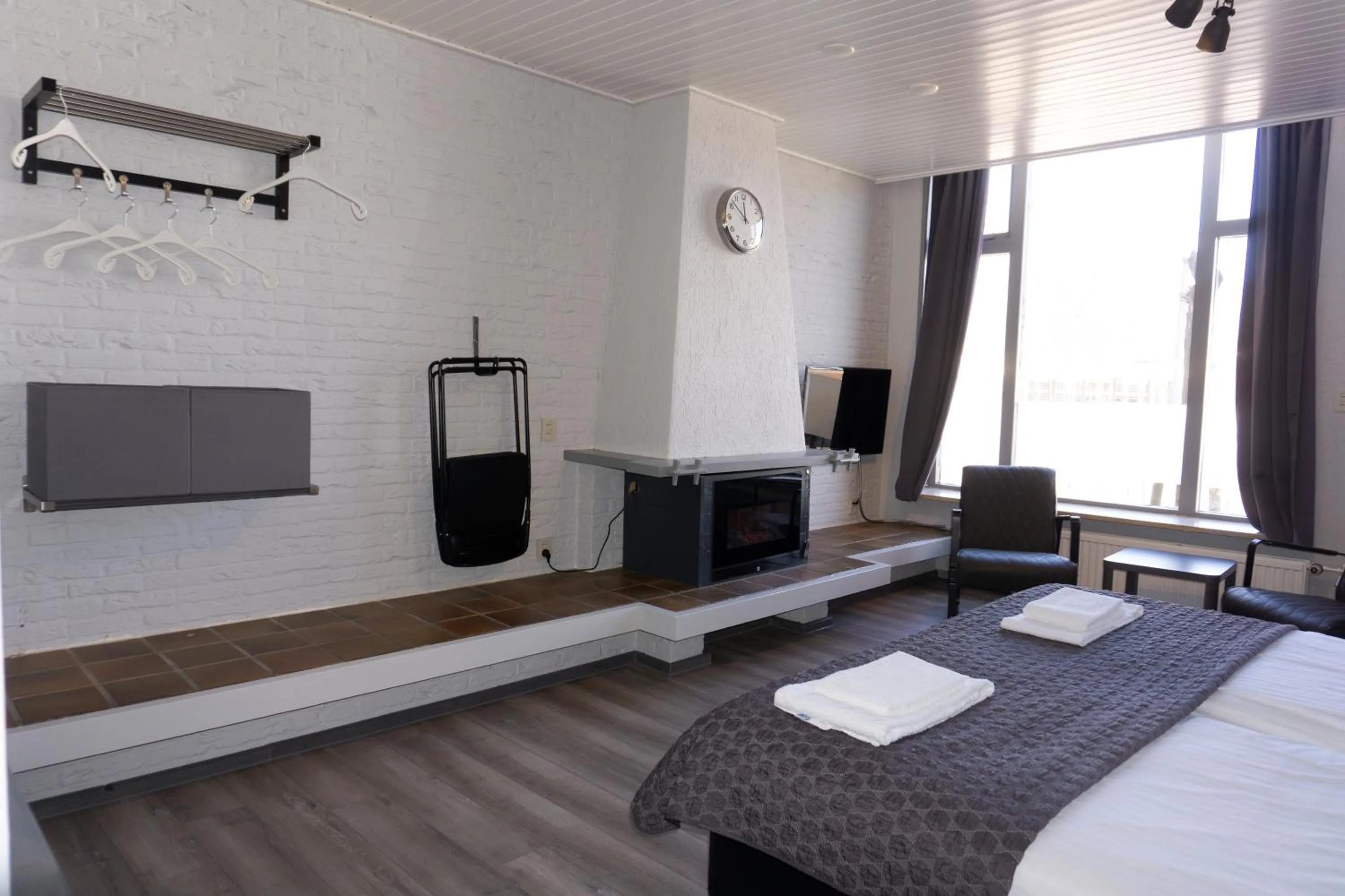 Photo of the whole room, Bed in Hotel Waddengenot