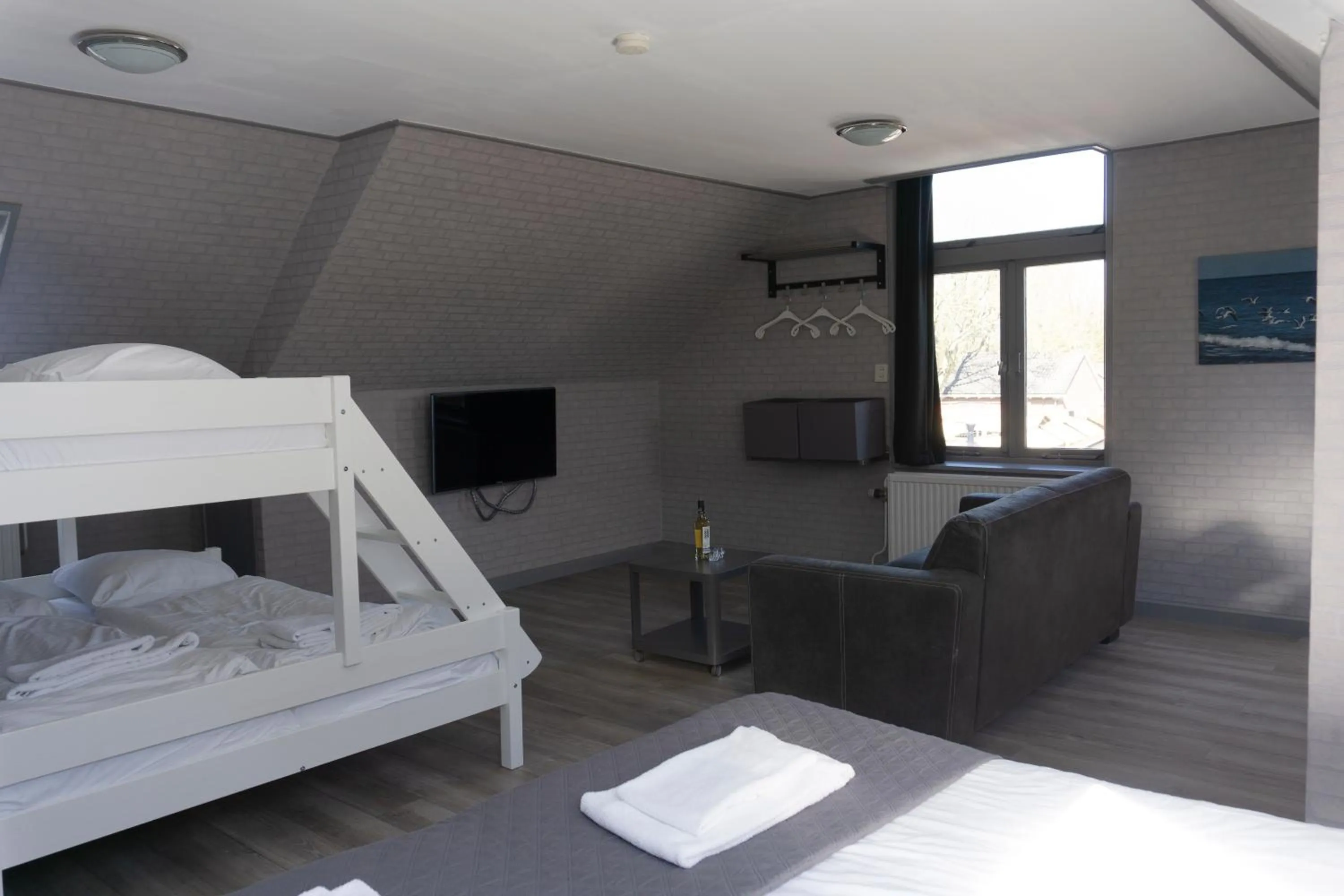 Seating area, Bed in Hotel Waddengenot