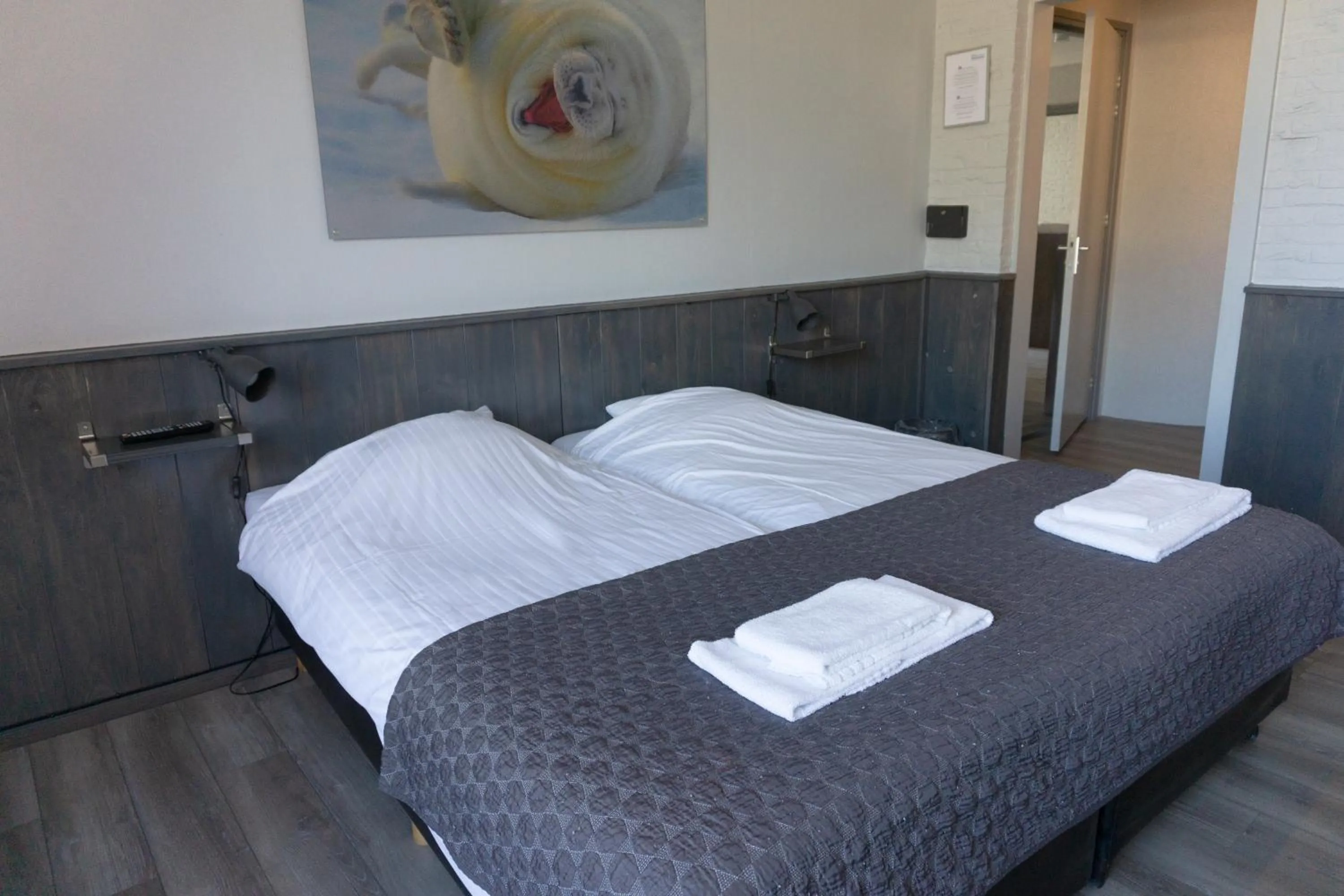 Bed in Hotel Waddengenot