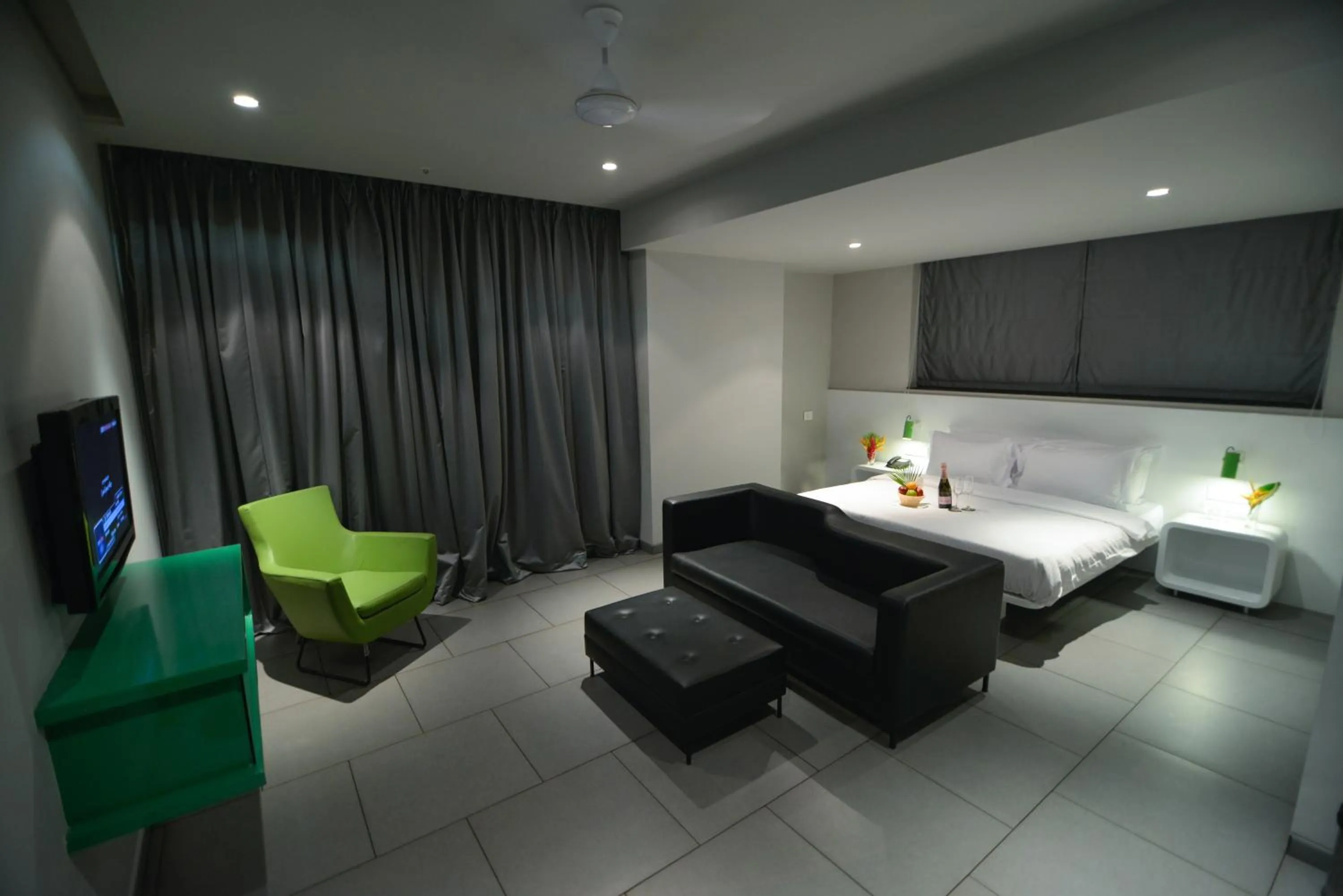 Photo of the whole room, Bed in SinQ Party Hotel - No Male Stags Allowed