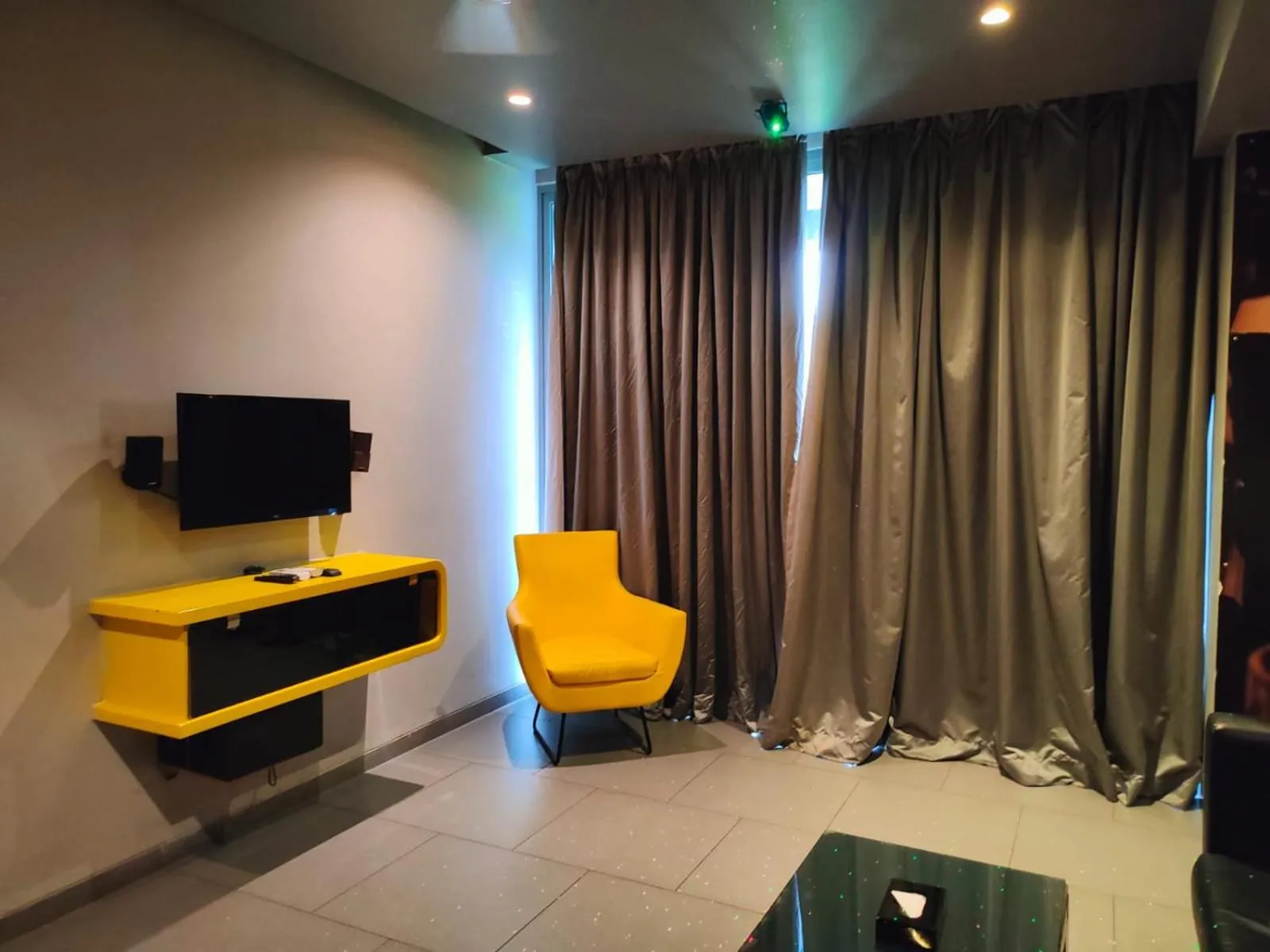 SinQ Party Hotel - No Male Stags Allowed