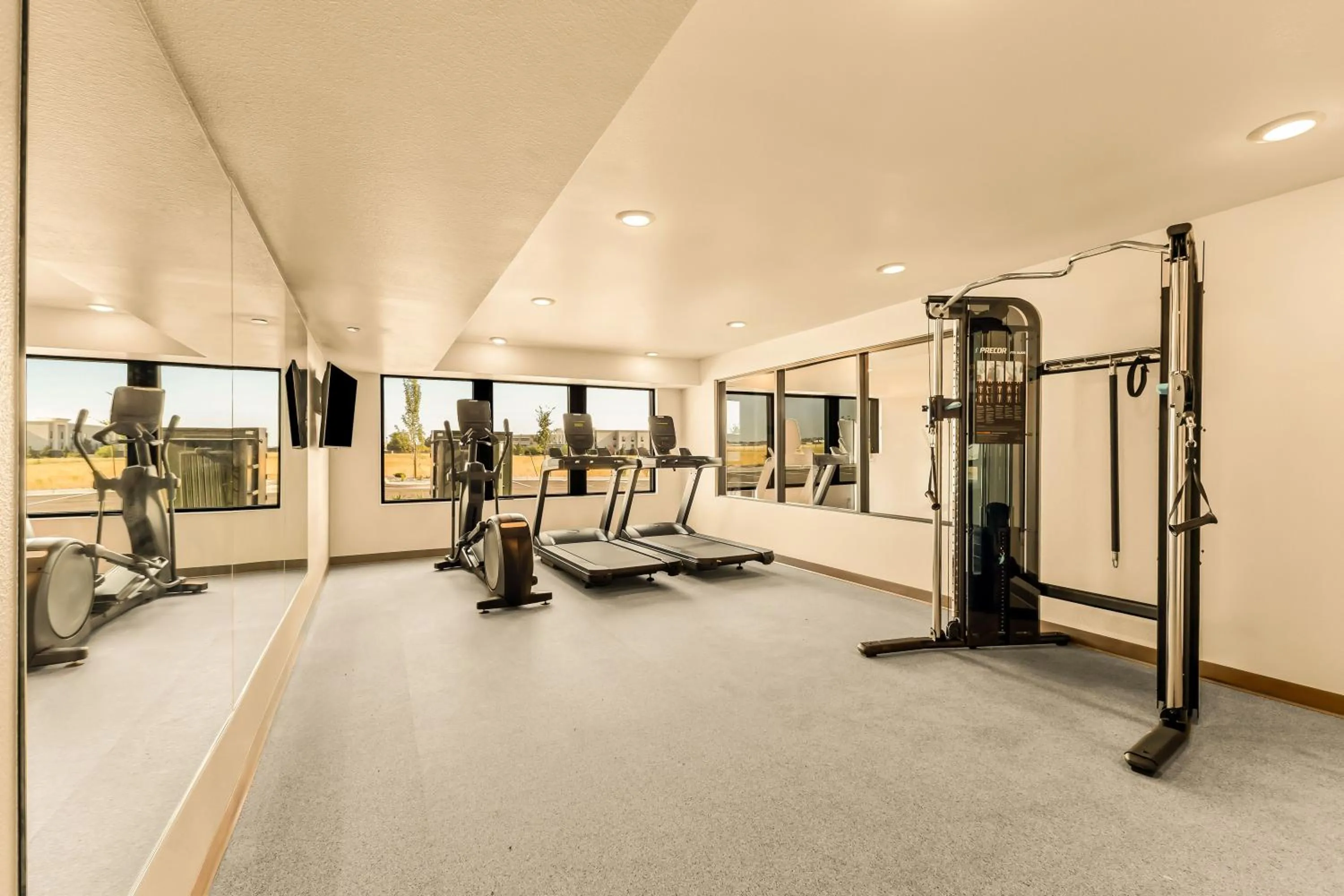 Fitness centre/facilities in LivAway Suites Salt Lake City- West Jordan