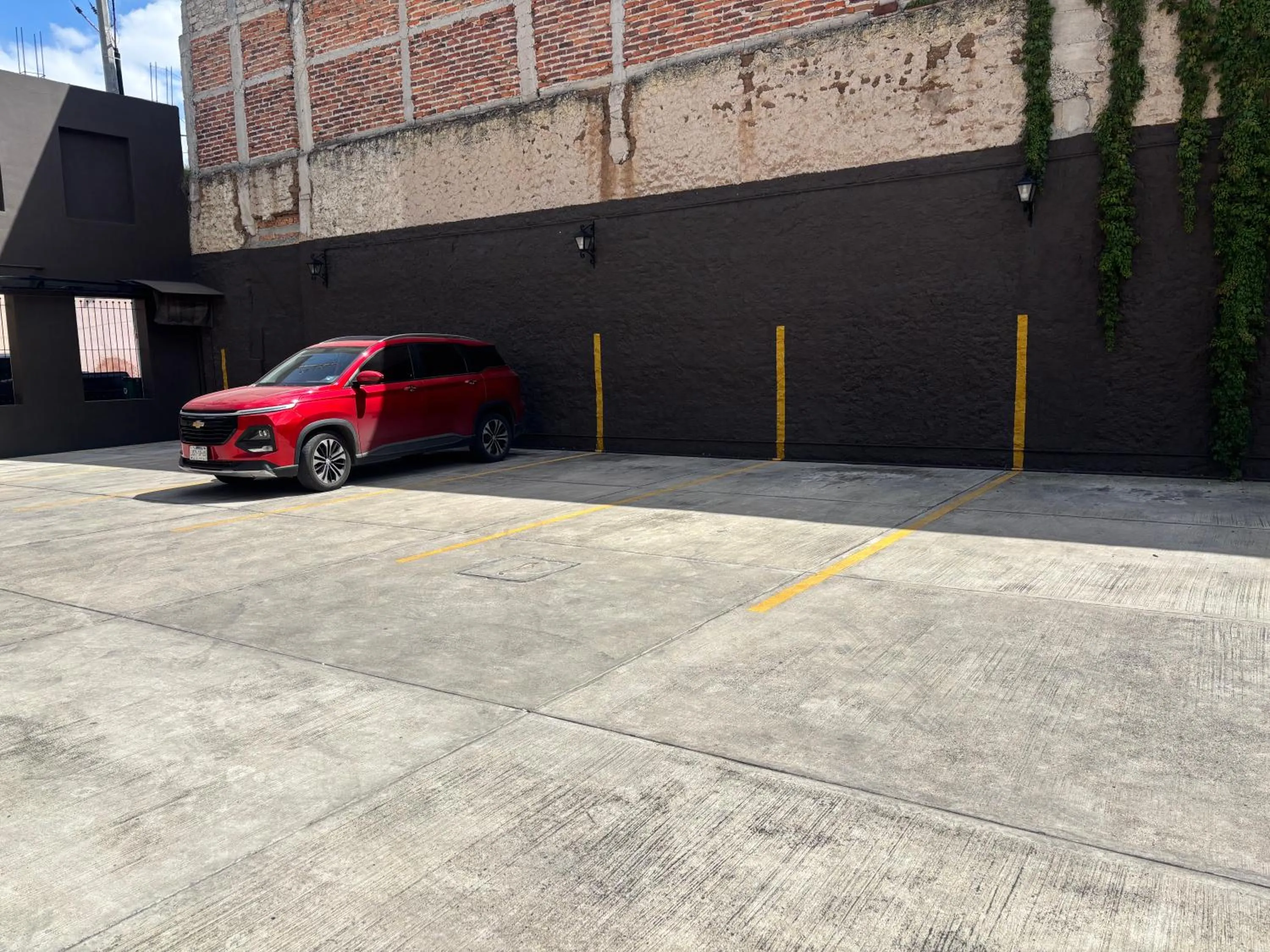 Parking in Quinta Don Jose Boutique Hotel