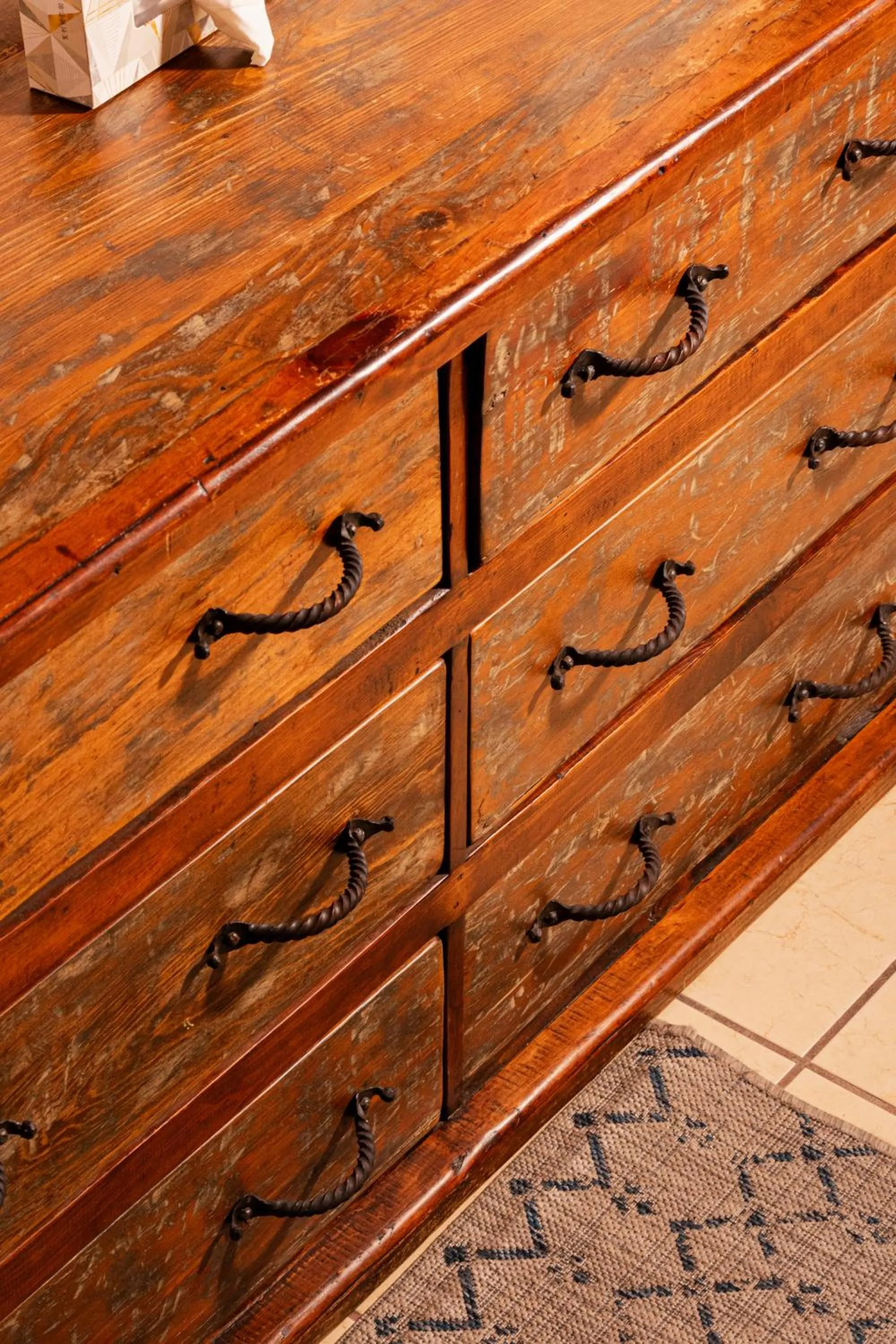 wardrobe in Quinta Don Jose Boutique Hotel