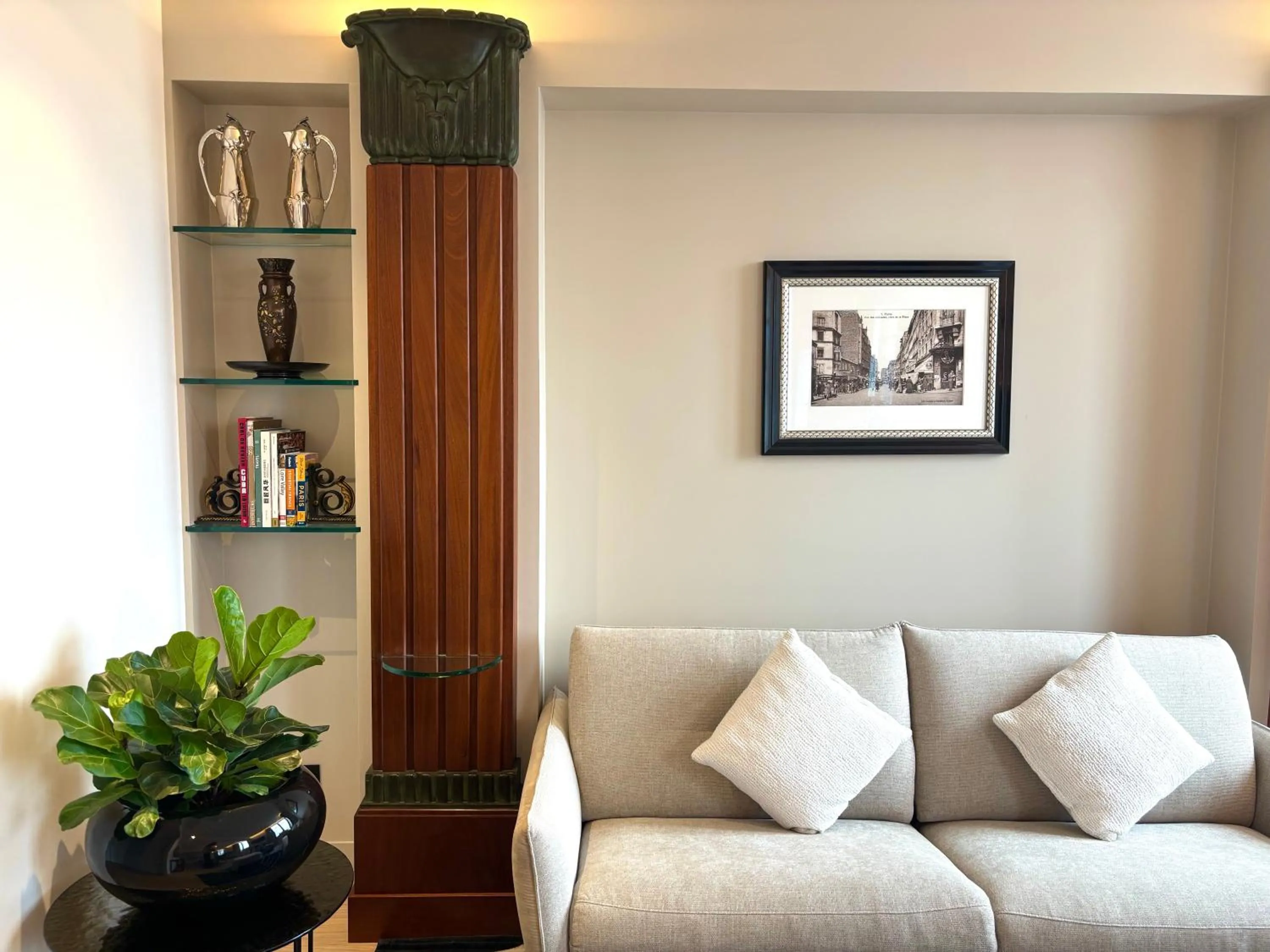 Seating area in Montmartre Residence