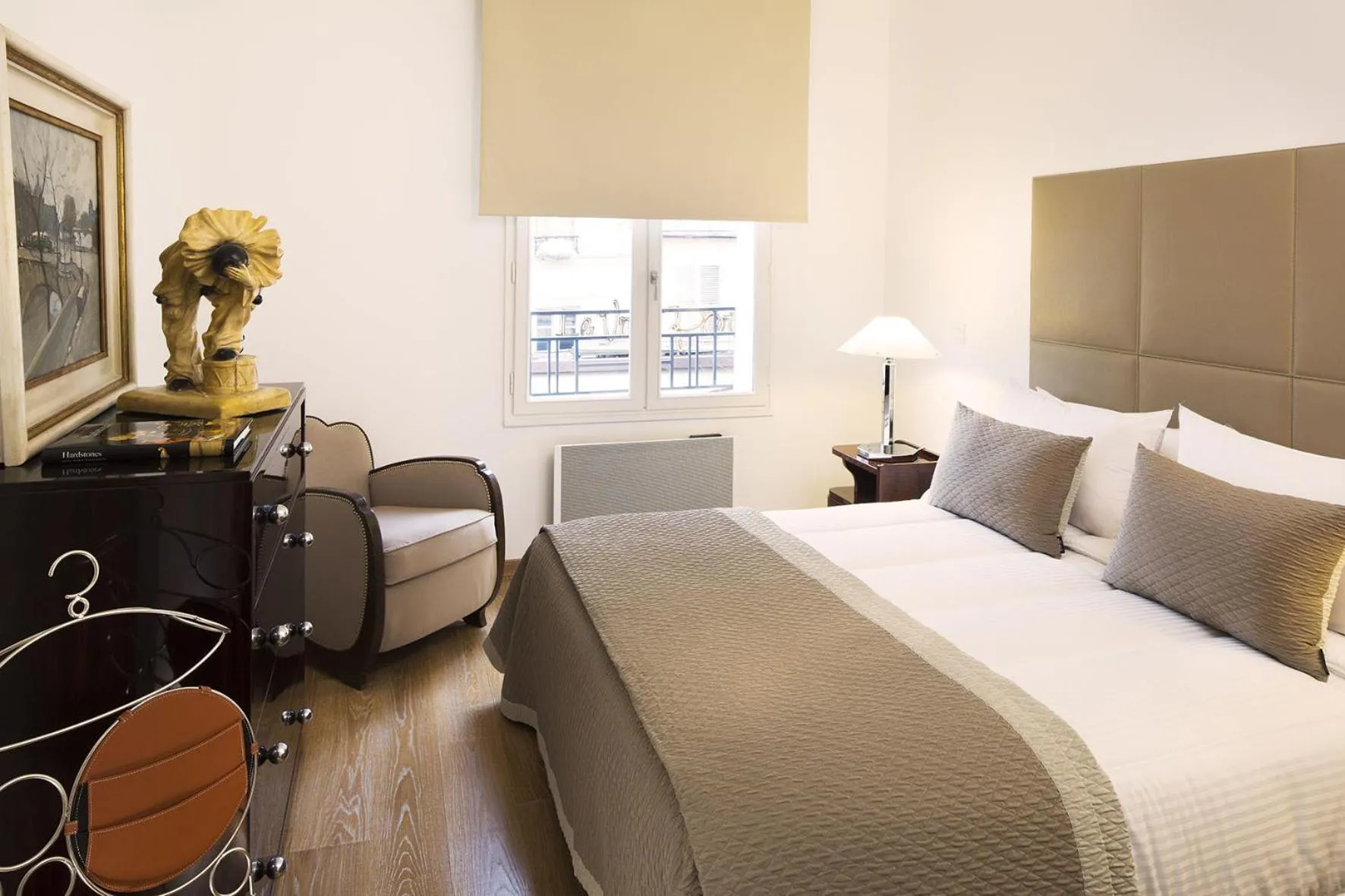 Bed in Montmartre Residence