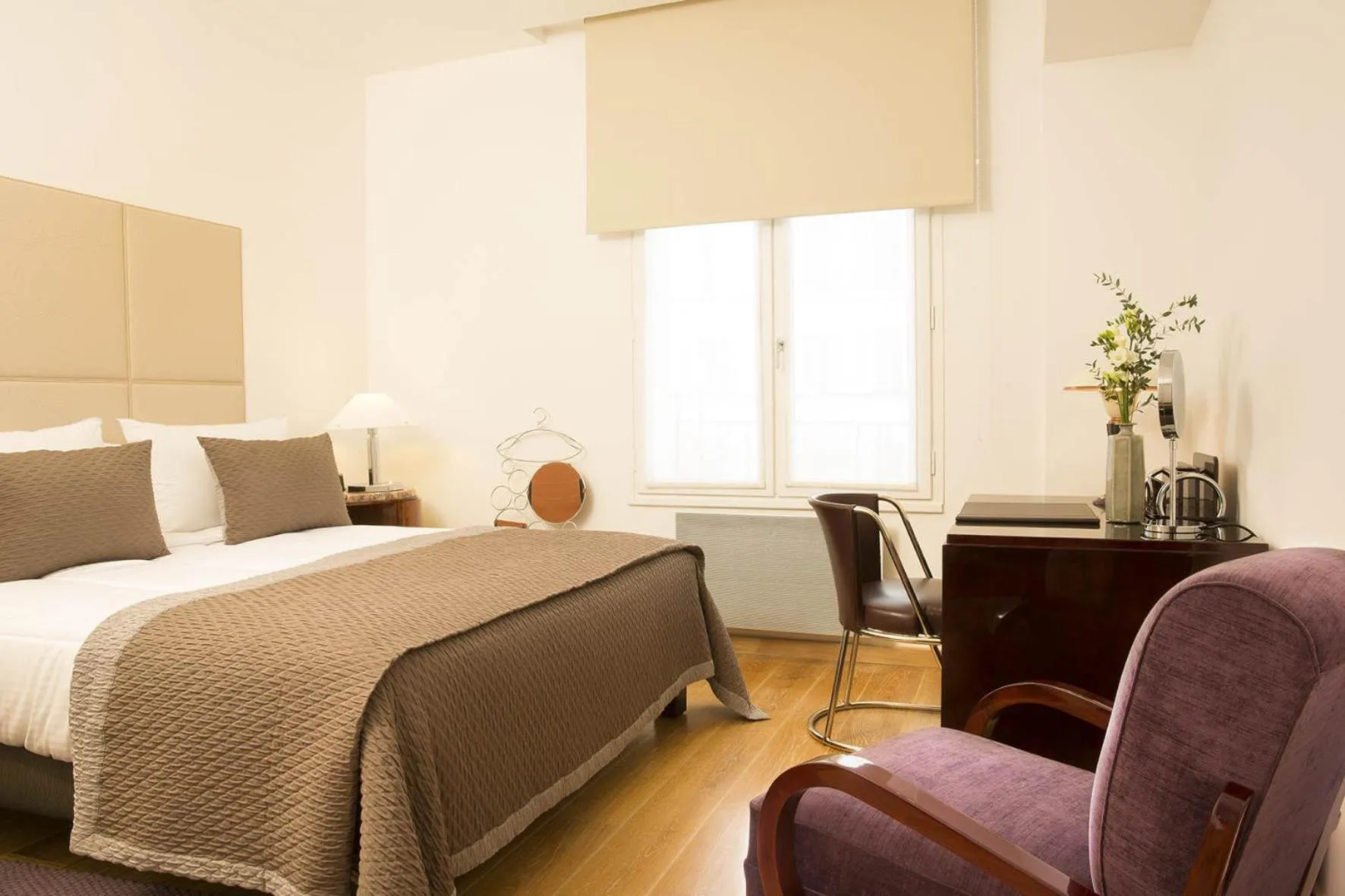 Bed in Montmartre Residence